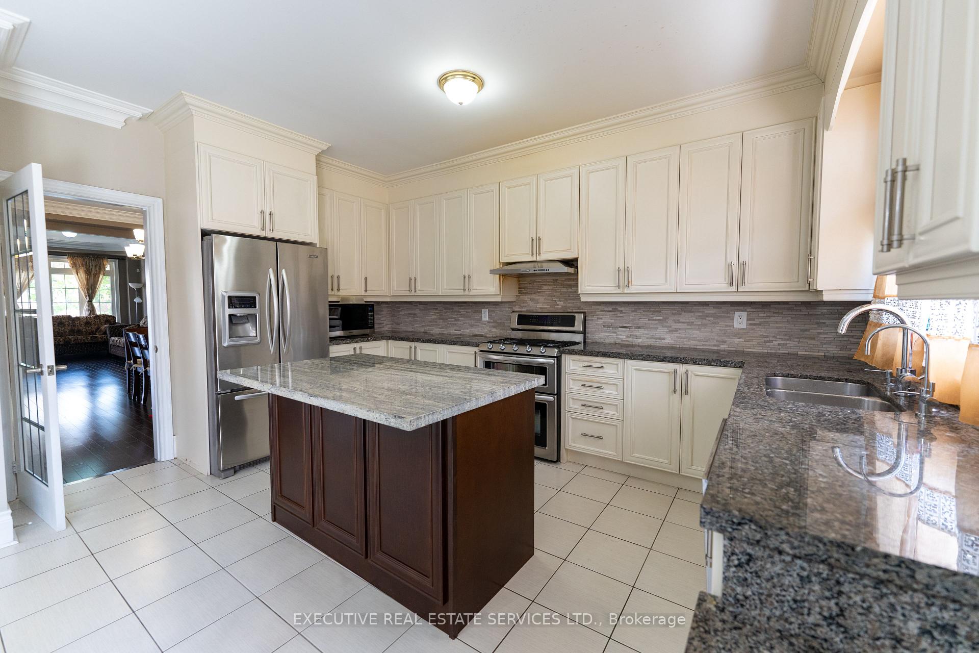 Photo 6 of 8 Gosling Street W, Brampton, Bram West — HOMEH