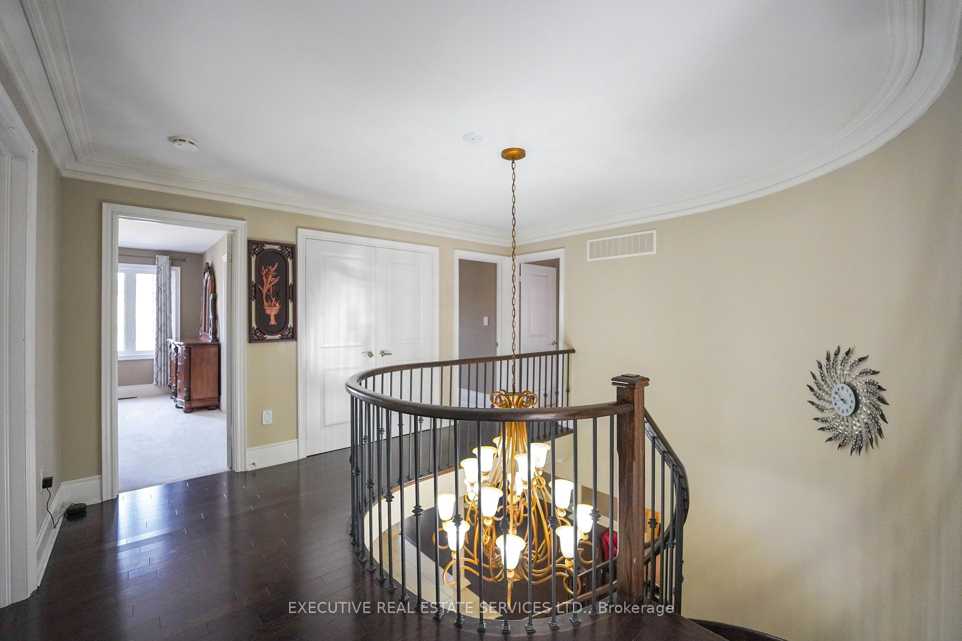 Photo 11 of 8 Gosling Street W, Brampton, Bram West — HOMEH