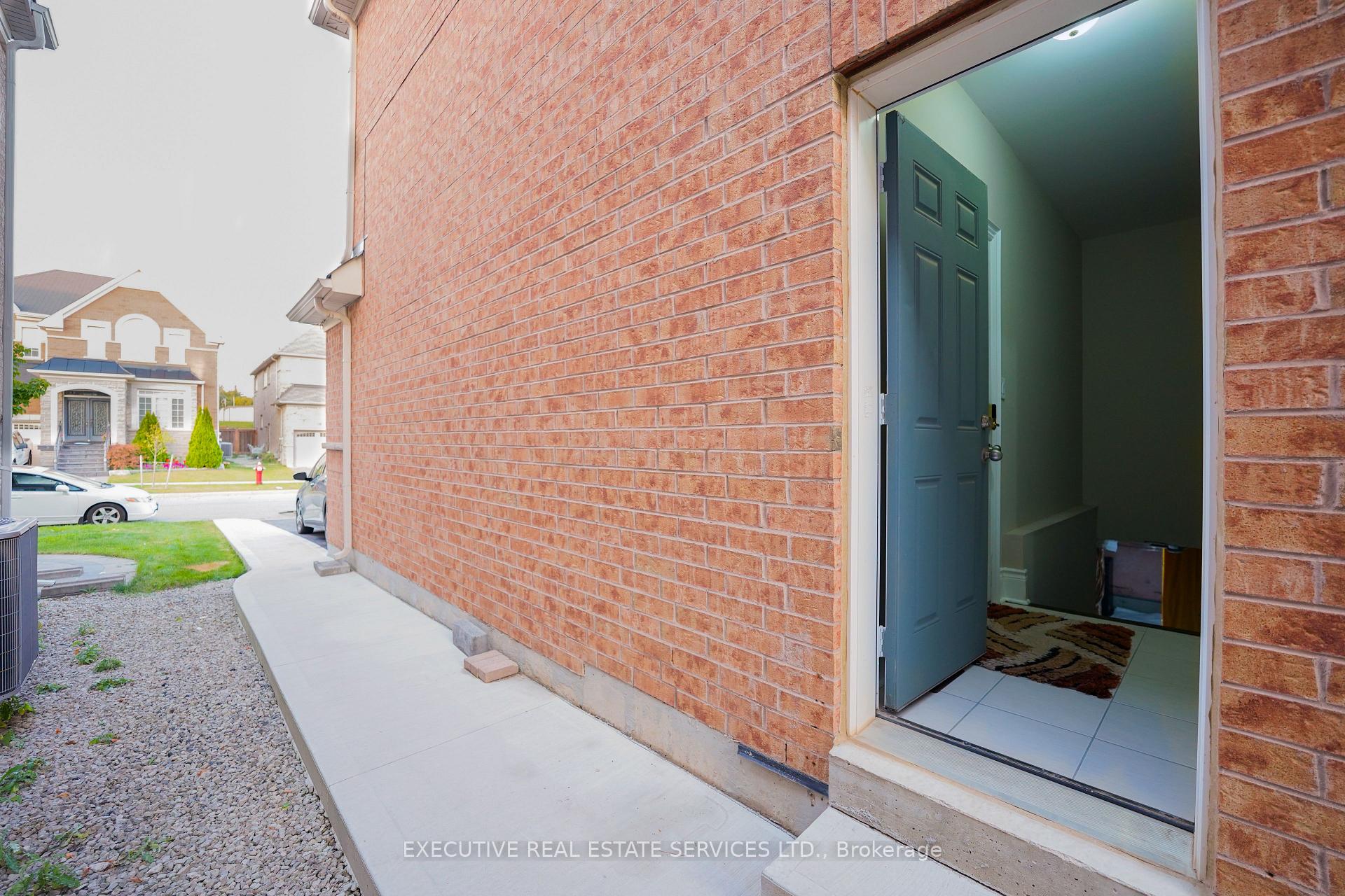 Photo 22 of 8 Gosling Street W, Brampton, Bram West — HOMEH