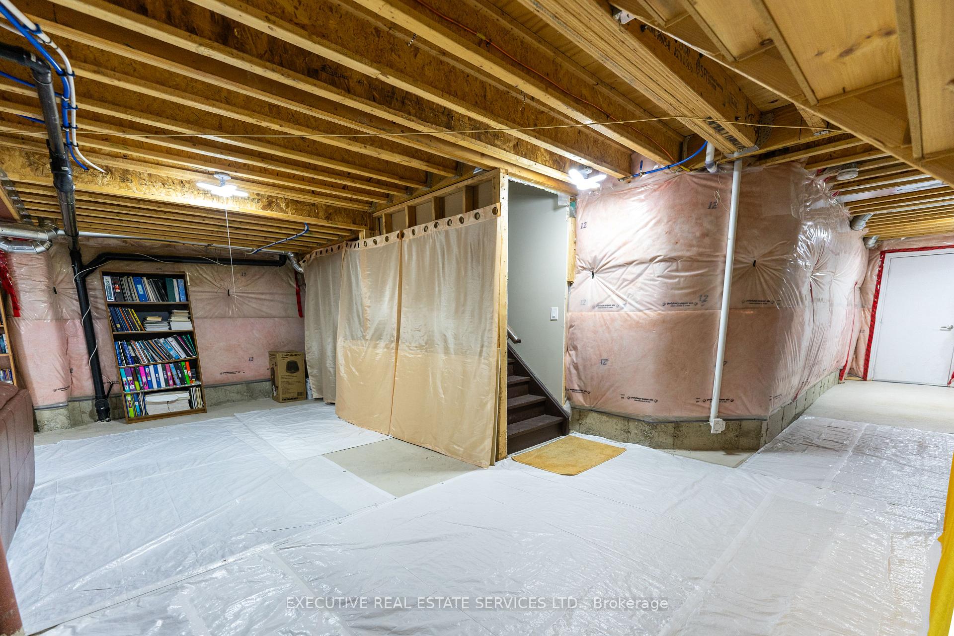 Photo 23 of 8 Gosling Street W, Brampton, Bram West — HOMEH