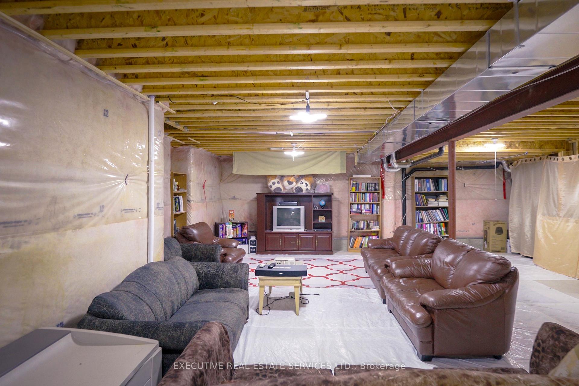 Photo 26 of 8 Gosling Street W, Brampton, Bram West — HOMEH