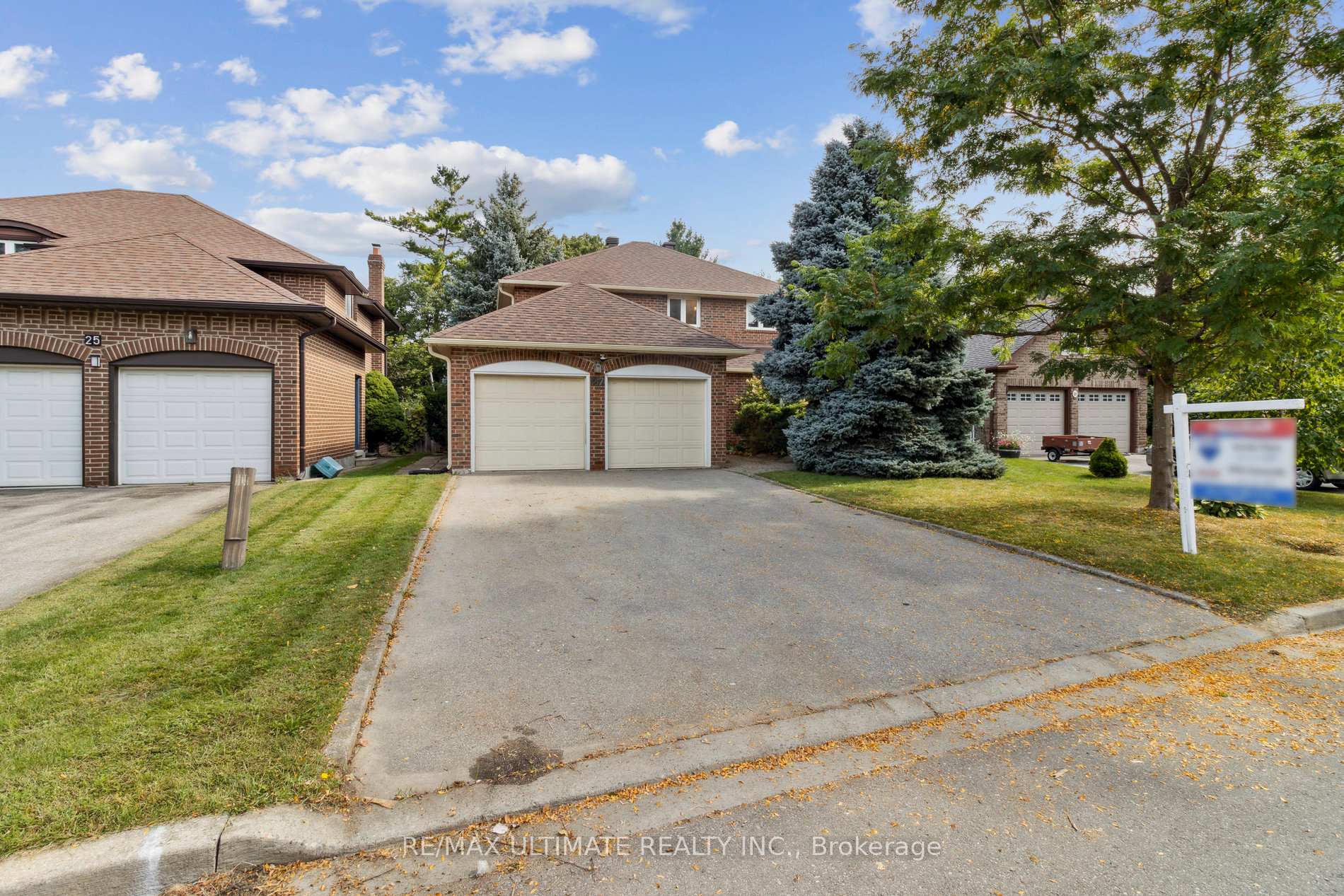 Photo 1 of 27 Blackwell Court, Markham, Buttonville — HOMEH