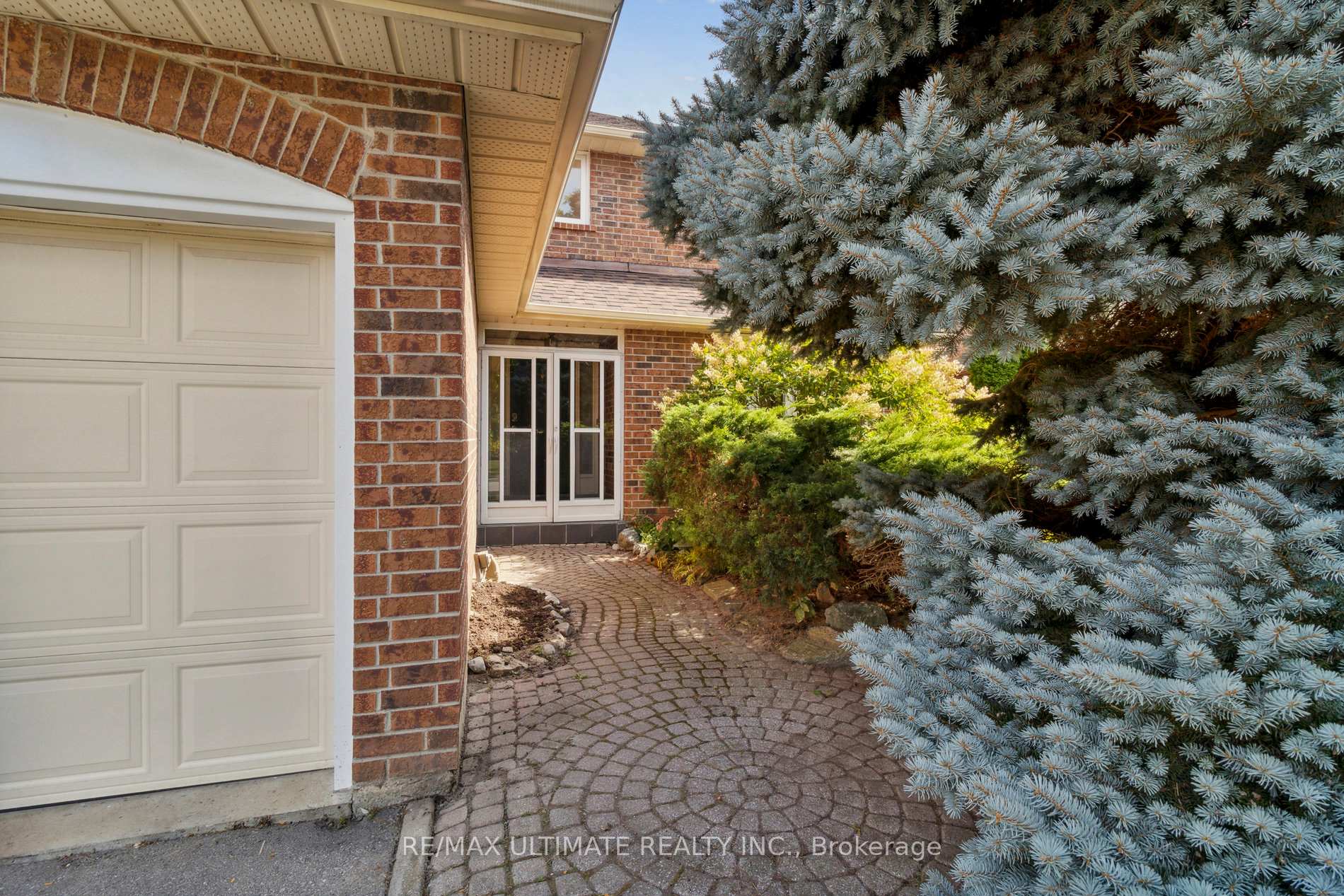 Photo 4 of 27 Blackwell Court, Markham, Buttonville — HOMEH