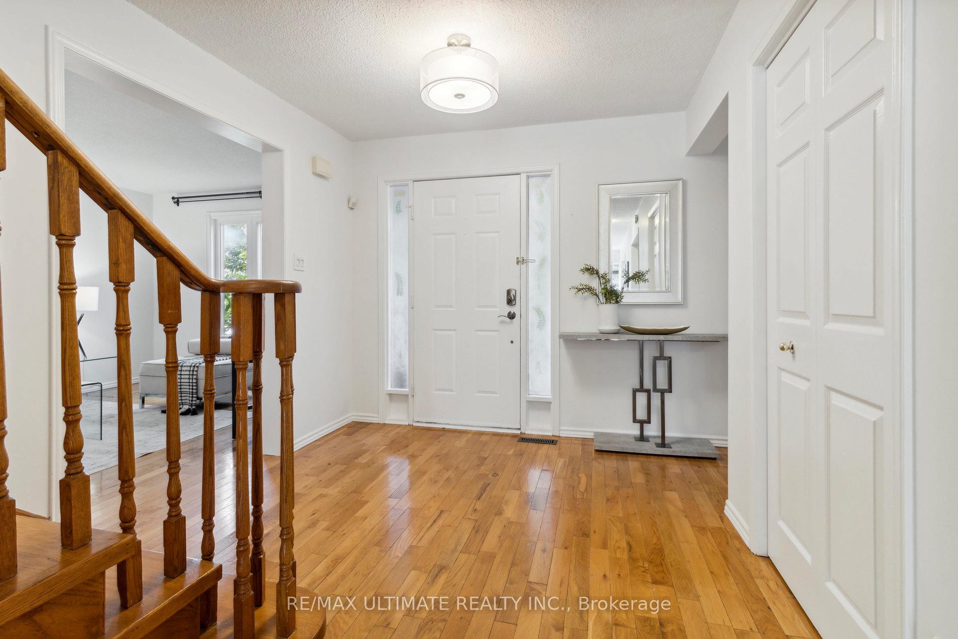 Photo 5 of 27 Blackwell Court, Markham, Buttonville — HOMEH