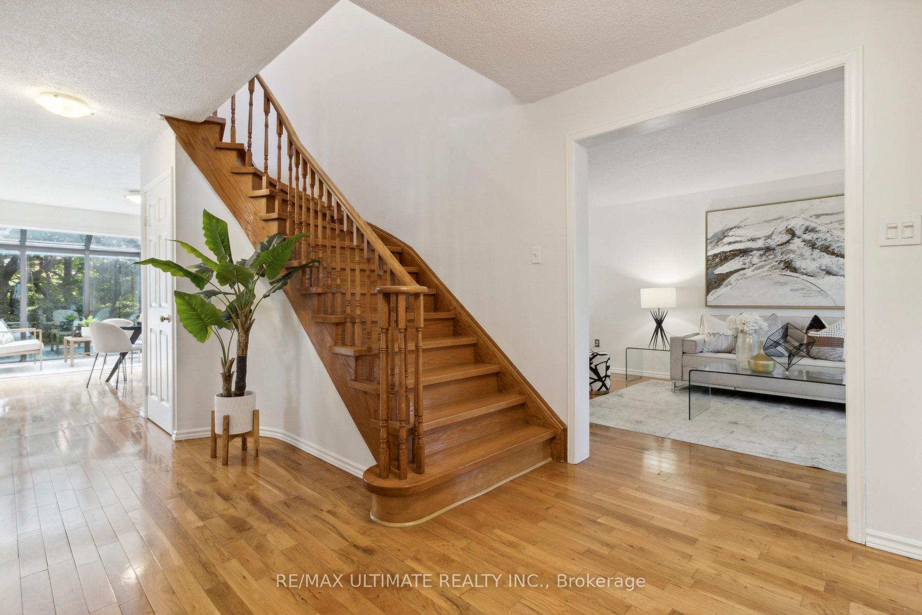 Photo 6 of 27 Blackwell Court, Markham, Buttonville — HOMEH