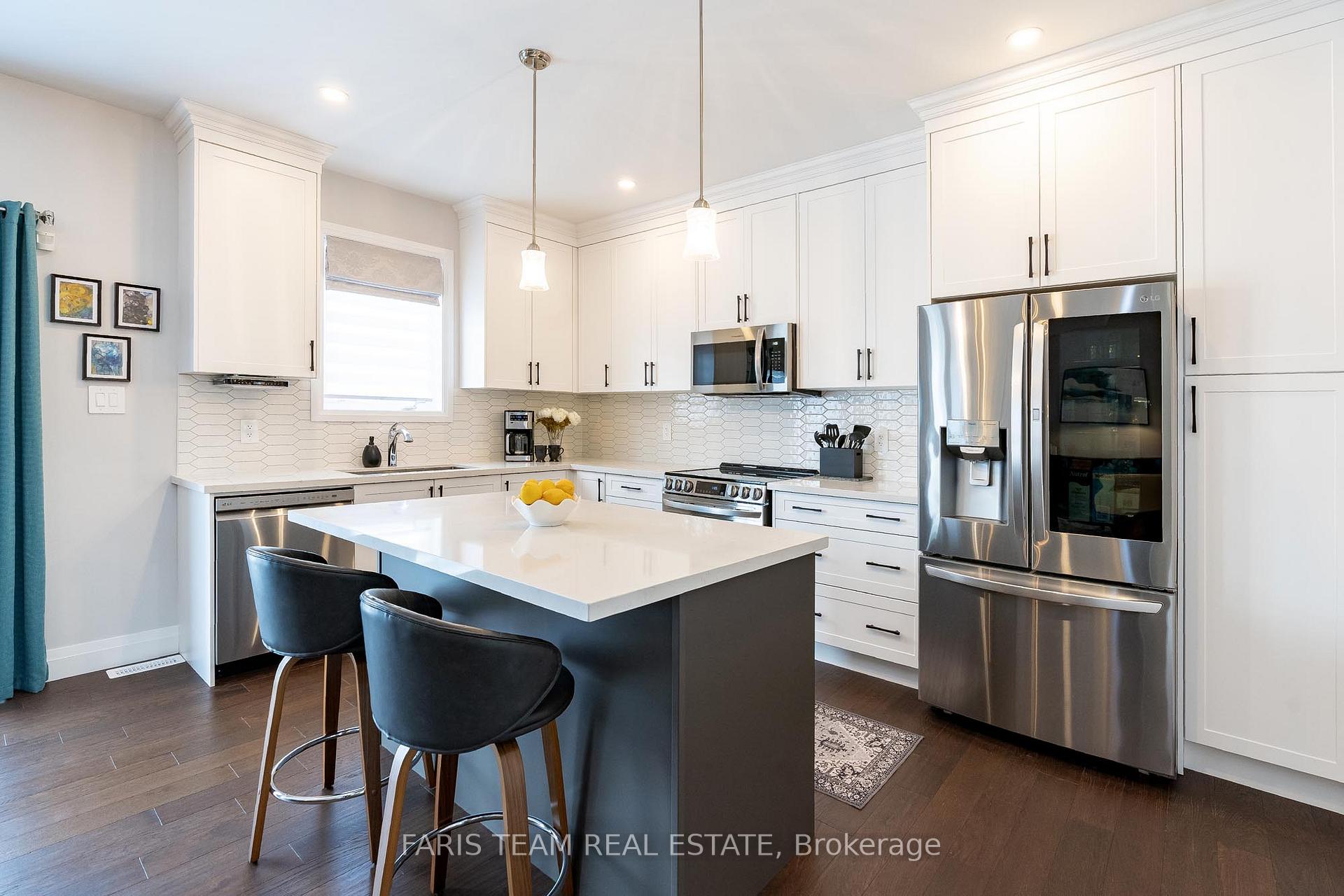 Photo 3 of 135 Ritchie Crescent, Springwater, Elmvale — HOMEH