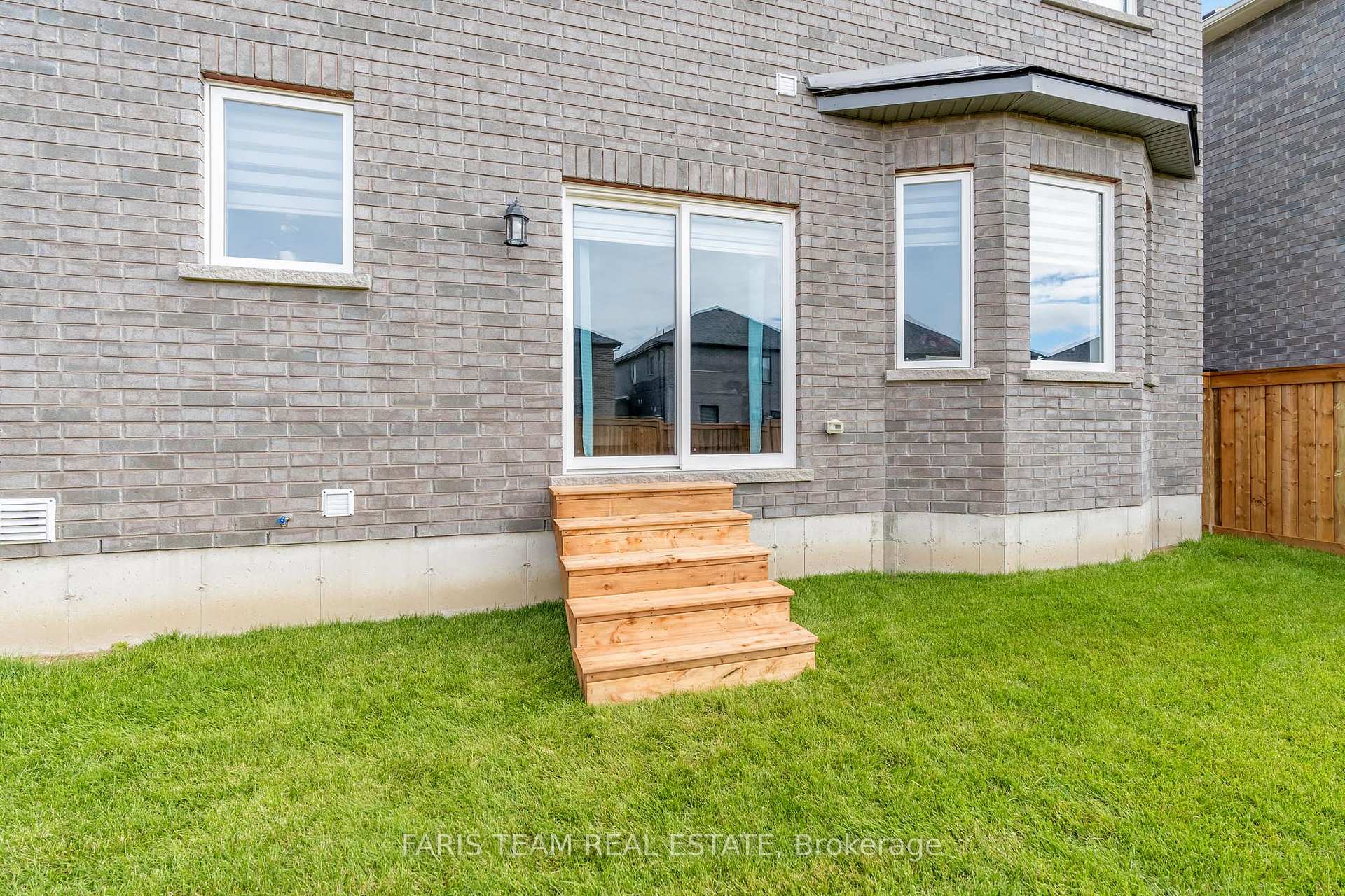 Photo 21 of 135 Ritchie Crescent, Springwater, Elmvale — HOMEH