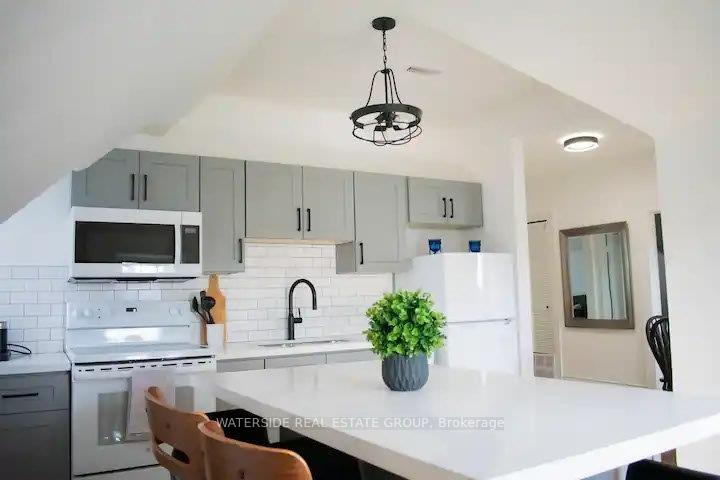 Photo 3 of 39 Stanley Avenue, Hamilton, Kirkendall — HOMEH