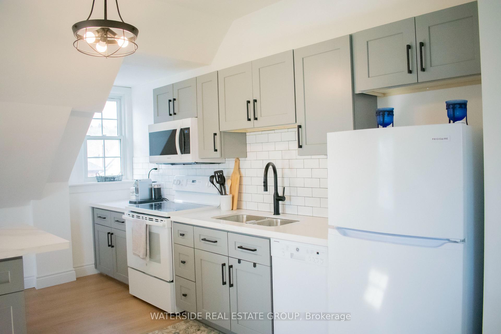 Photo 4 of 39 Stanley Avenue, Hamilton, Kirkendall — HOMEH