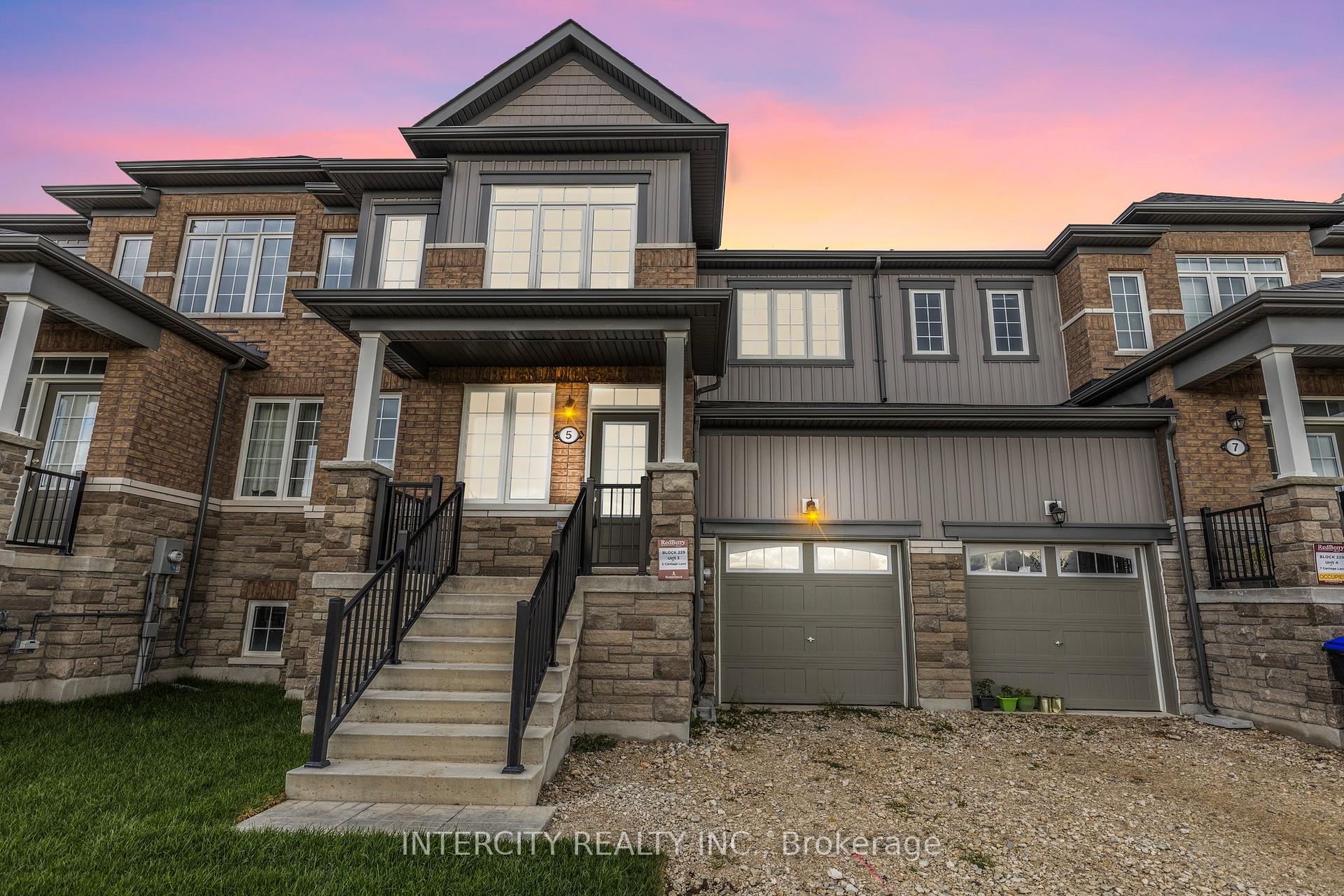 Photo 2 of 5 Carriage Lane S, Wasaga Beach — HOMEH
