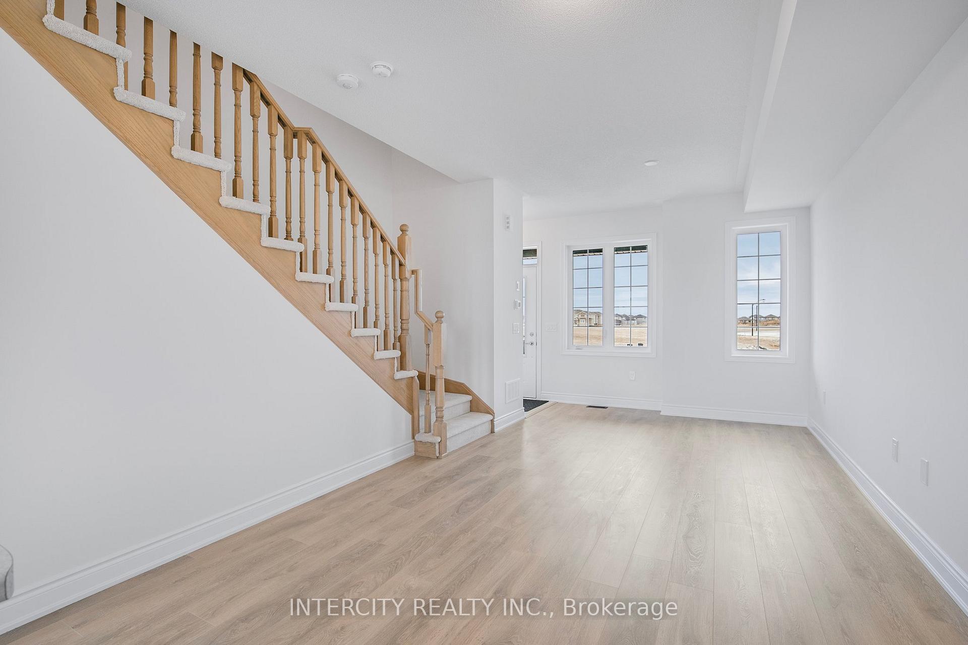 Photo 31 of 5 Carriage Lane S, Wasaga Beach — HOMEH