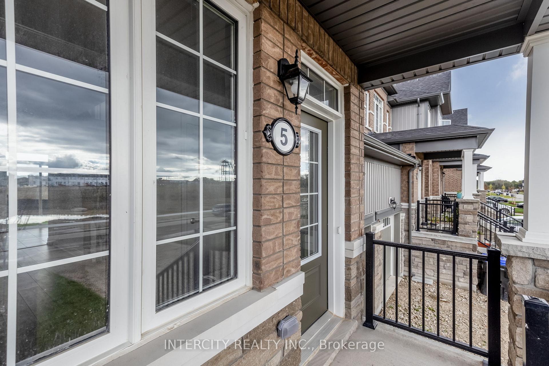 Photo 8 of 5 Carriage Lane S, Wasaga Beach — HOMEH