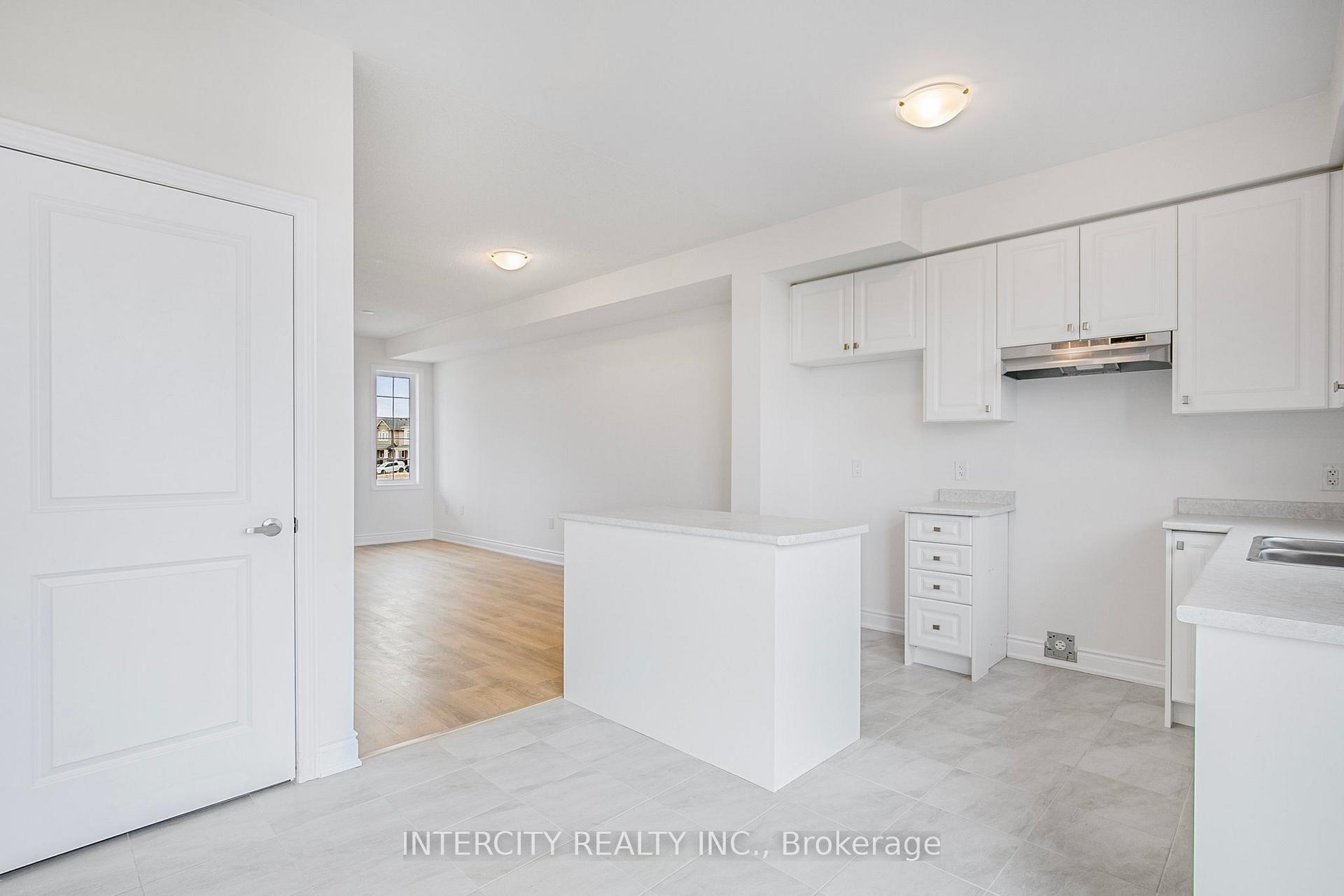 Photo 16 of 5 Carriage Lane S, Wasaga Beach — HOMEH