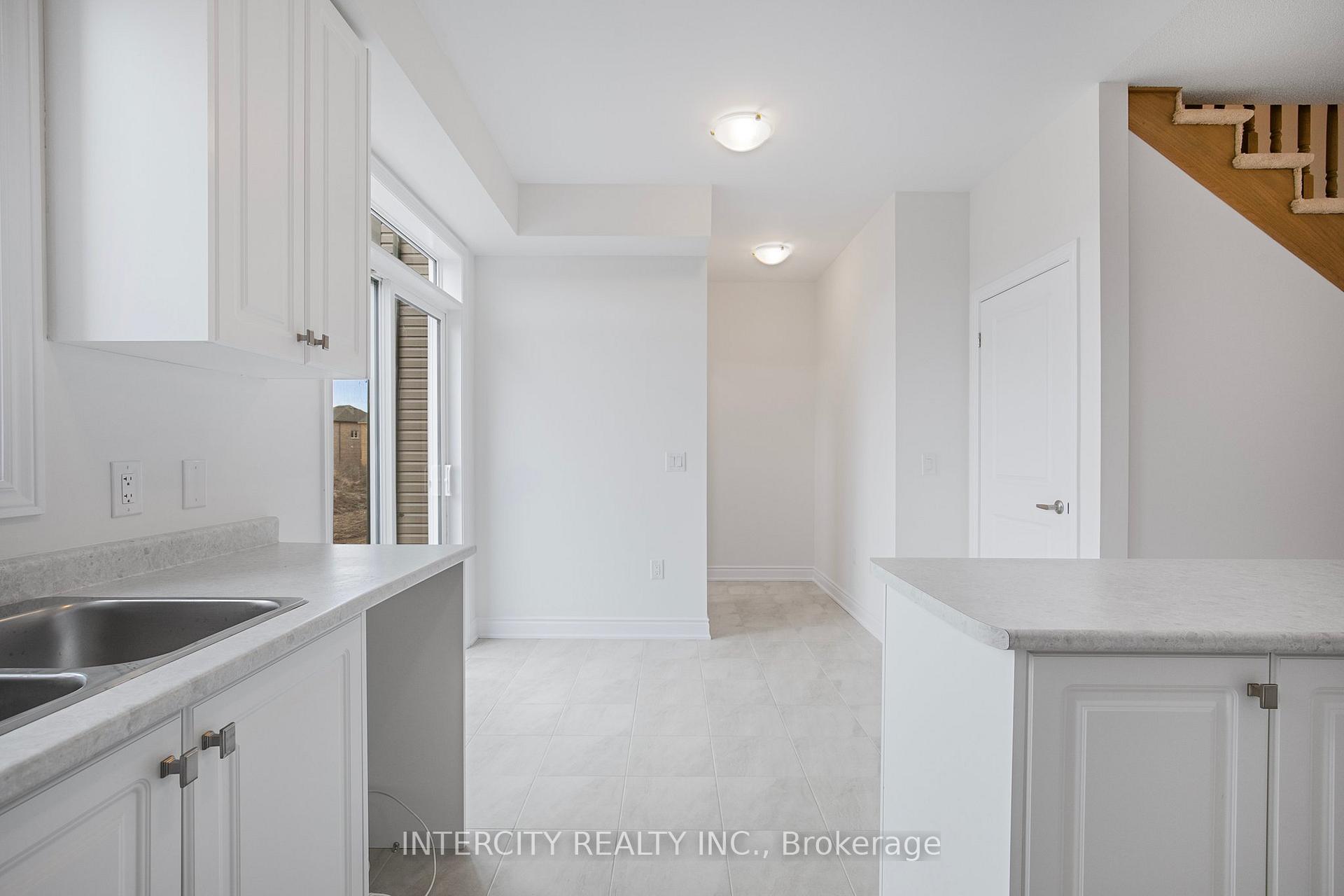 Photo 18 of 5 Carriage Lane S, Wasaga Beach — HOMEH