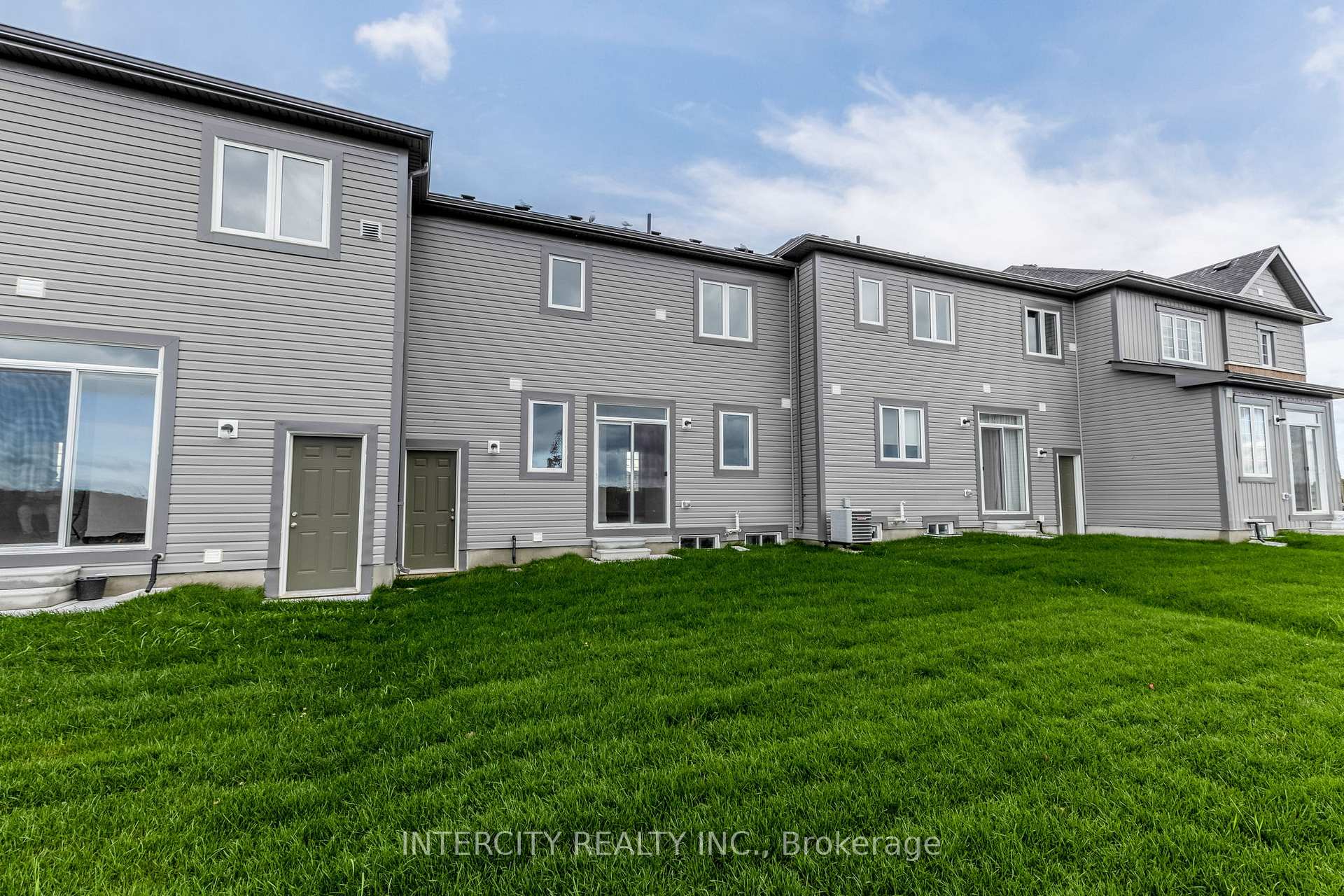 Photo 75 of 5 Carriage Lane S, Wasaga Beach — HOMEH