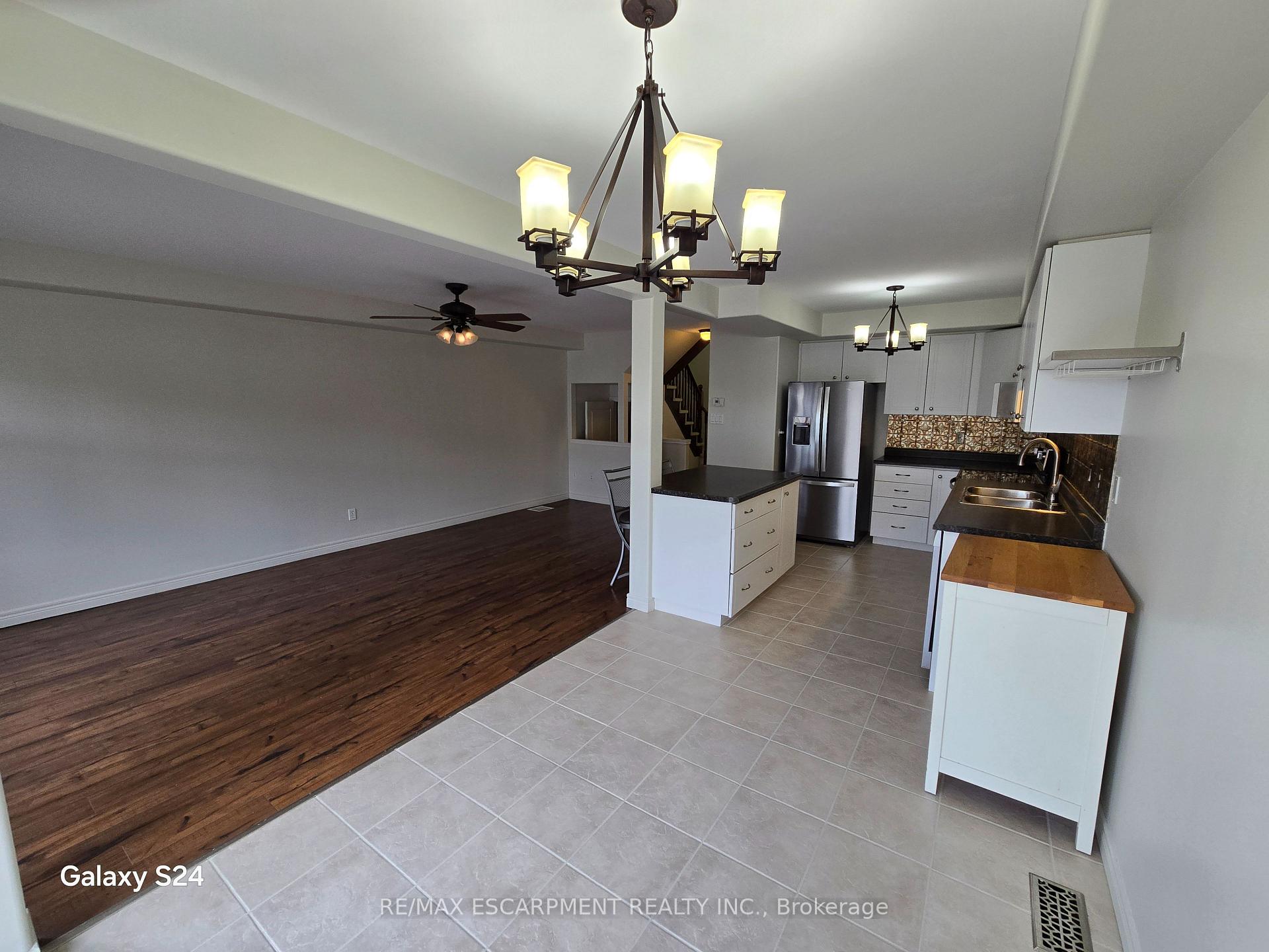 Photo 11 of 12 Magnificent Way, Hamilton, Rural Glanbrook — HOMEH