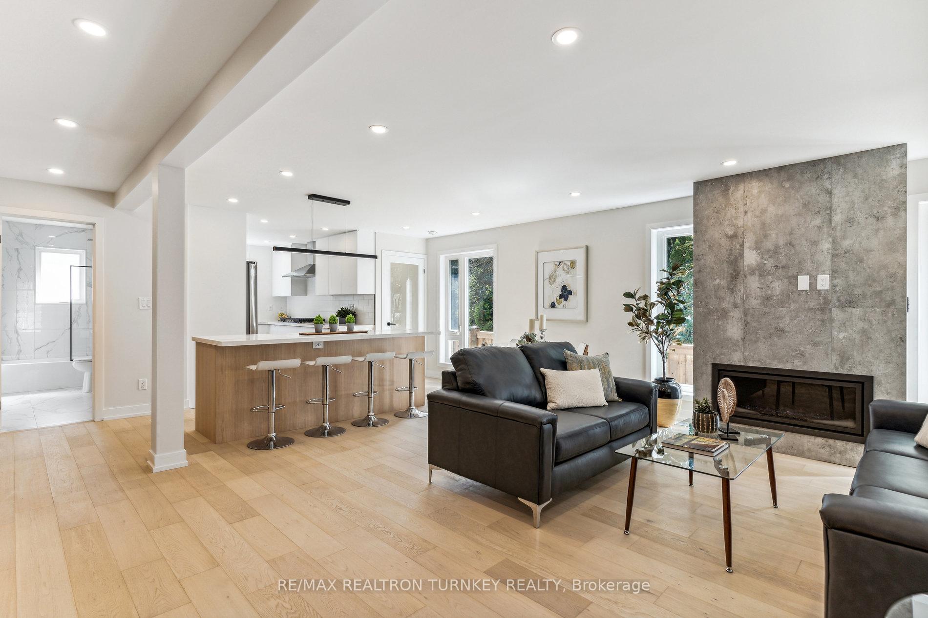 Photo 1 of 31 Kennedy Street W, Aurora, Aurora Village — HOMEH