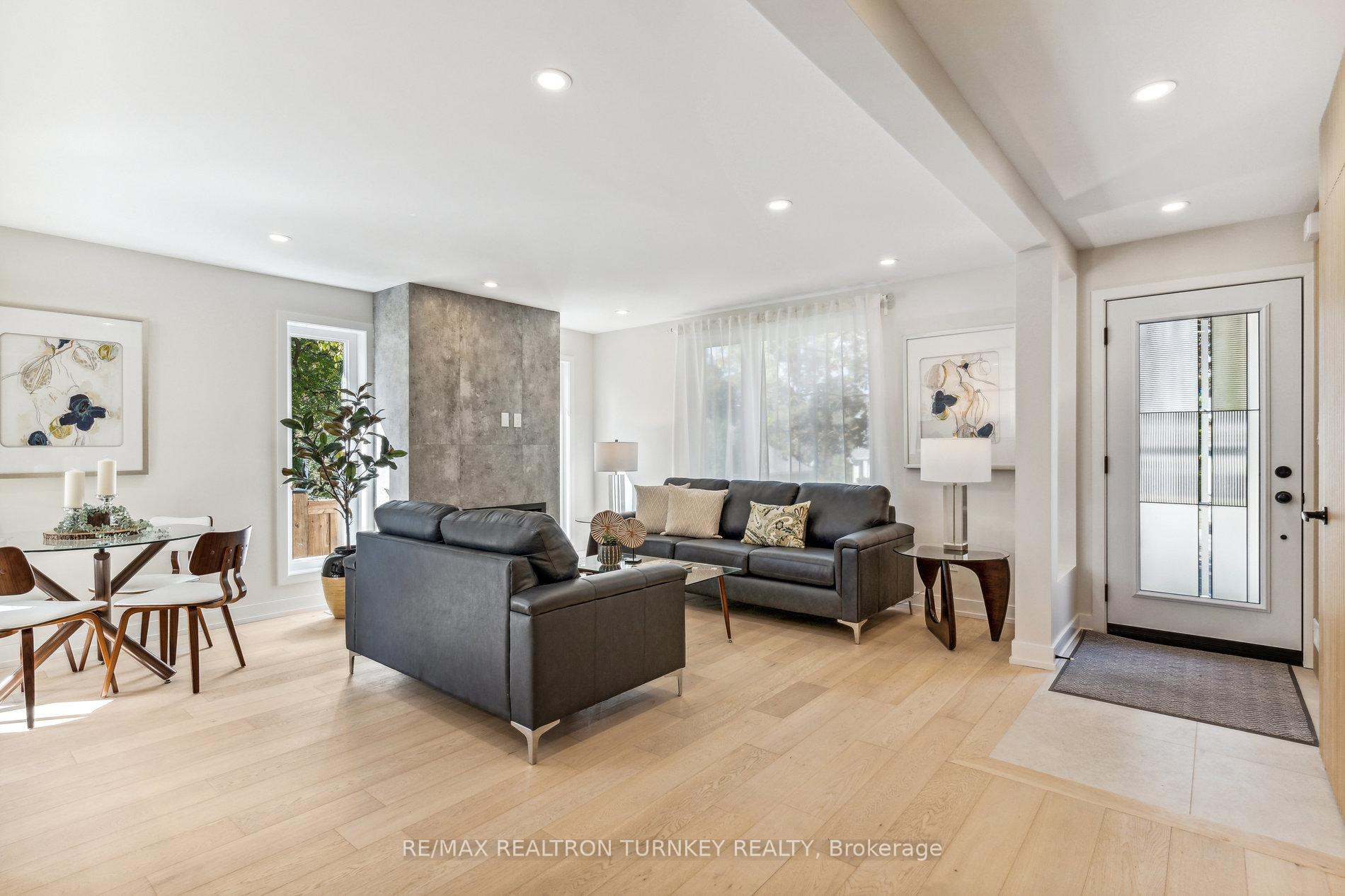 Photo 6 of 31 Kennedy Street W, Aurora, Aurora Village — HOMEH