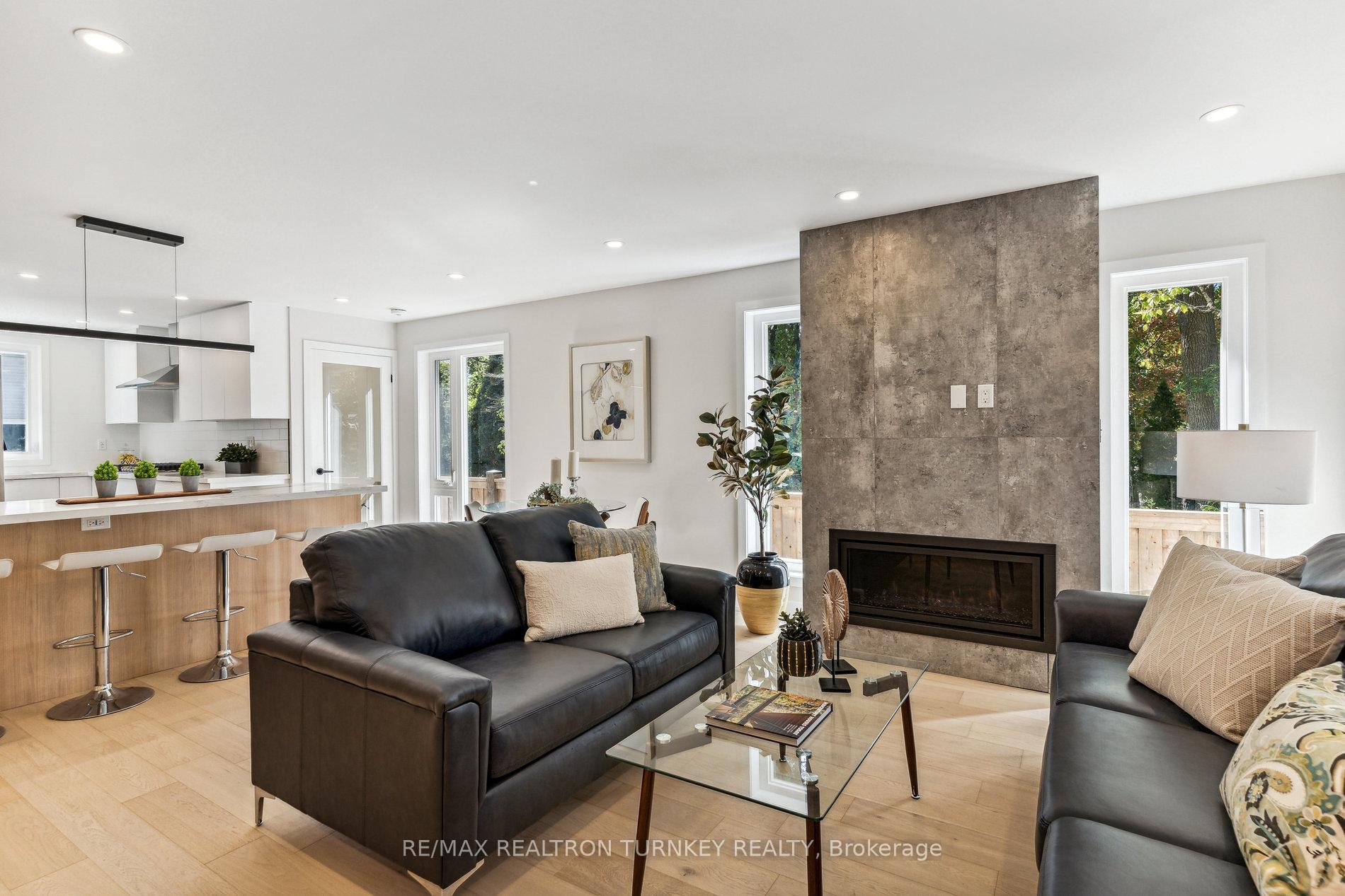 Photo 9 of 31 Kennedy Street W, Aurora, Aurora Village — HOMEH