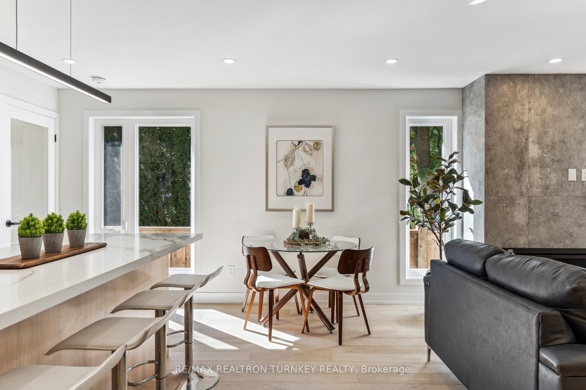 Photo 10 of 31 Kennedy Street W, Aurora, Aurora Village — HOMEH