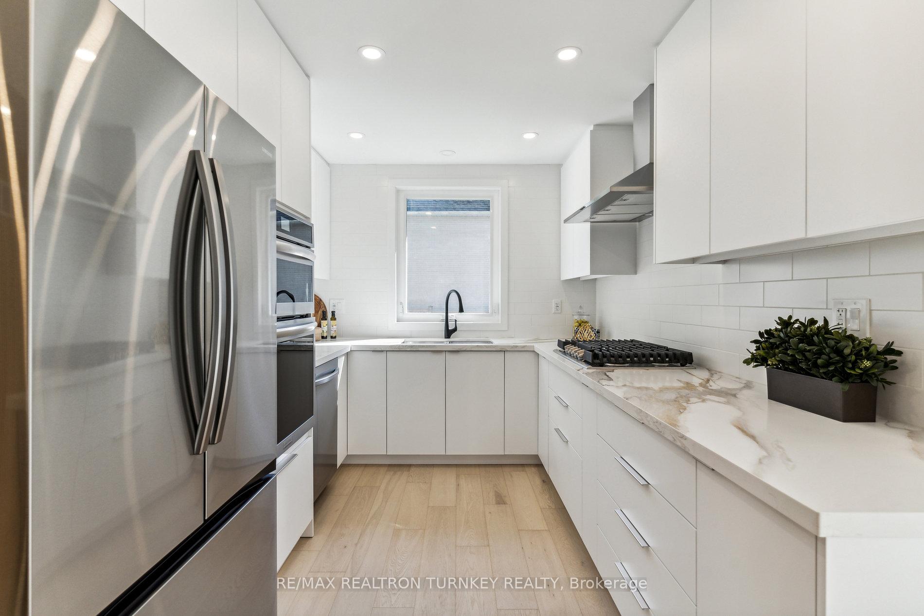 Photo 11 of 31 Kennedy Street W, Aurora, Aurora Village — HOMEH