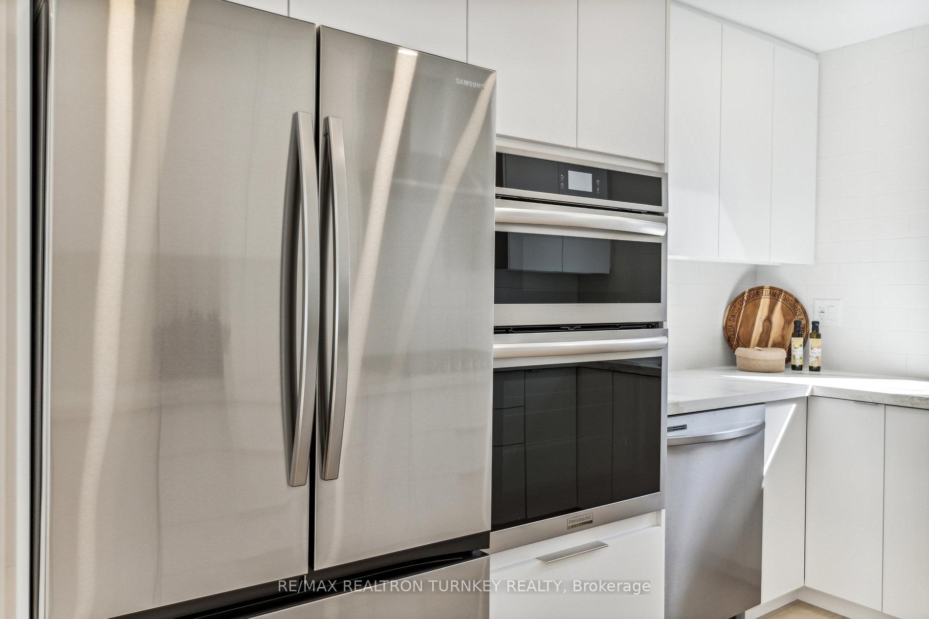 Photo 12 of 31 Kennedy Street W, Aurora, Aurora Village — HOMEH