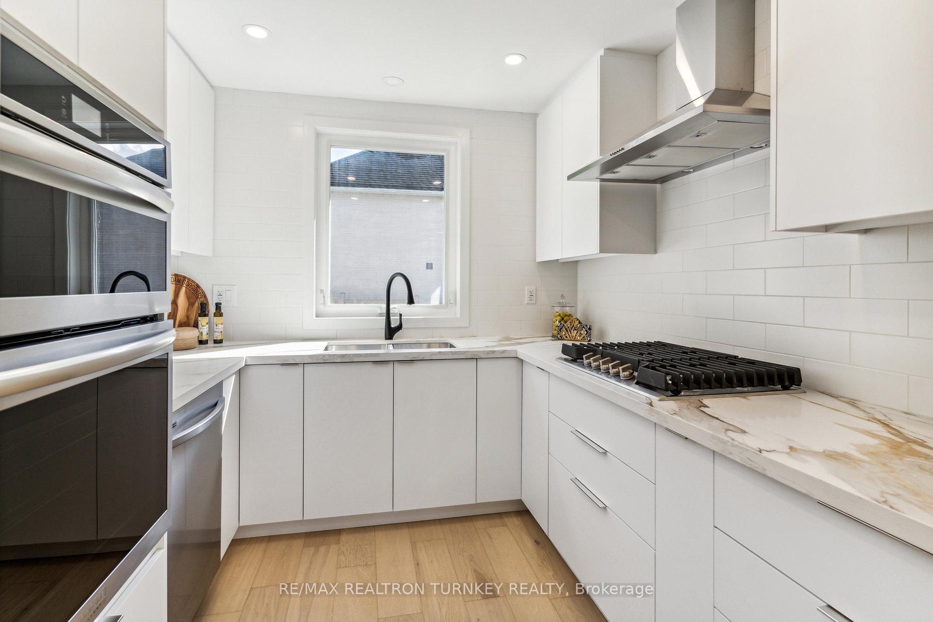 Photo 13 of 31 Kennedy Street W, Aurora, Aurora Village — HOMEH