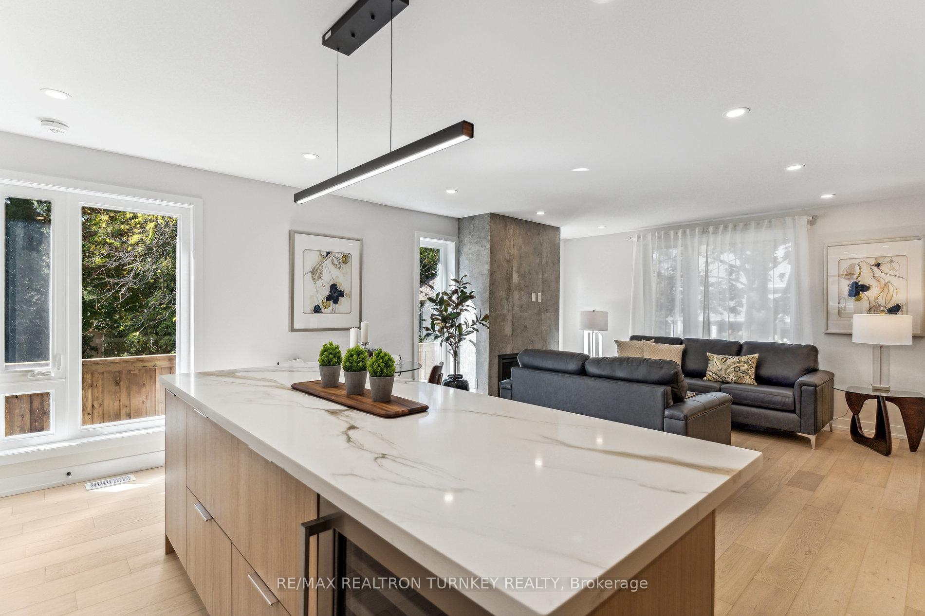 Photo 14 of 31 Kennedy Street W, Aurora, Aurora Village — HOMEH
