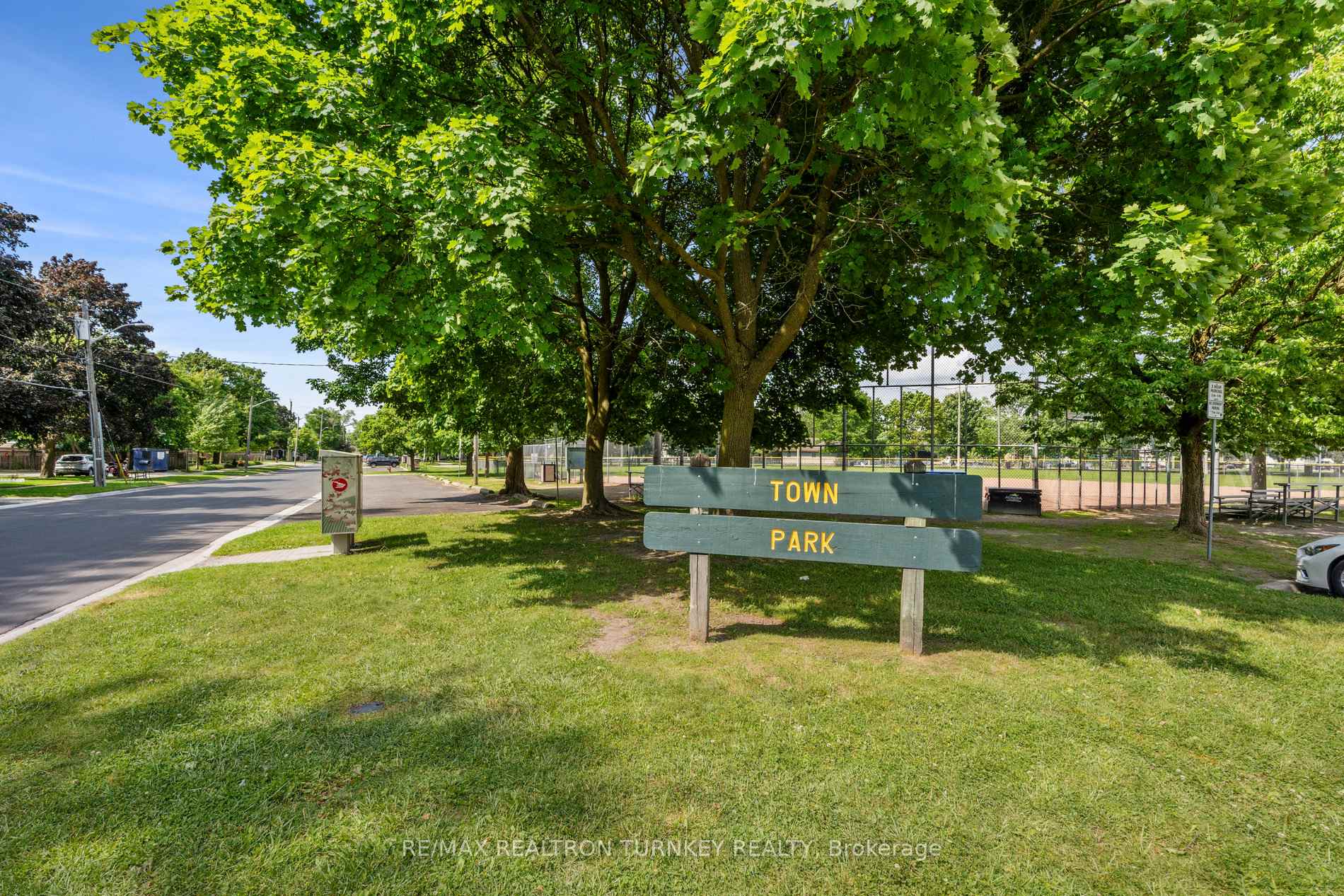 Photo 37 of 31 Kennedy Street W, Aurora, Aurora Village — HOMEH