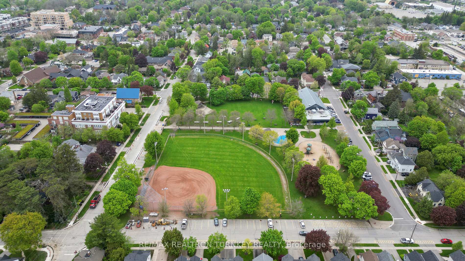 Photo 39 of 31 Kennedy Street W, Aurora, Aurora Village — HOMEH
