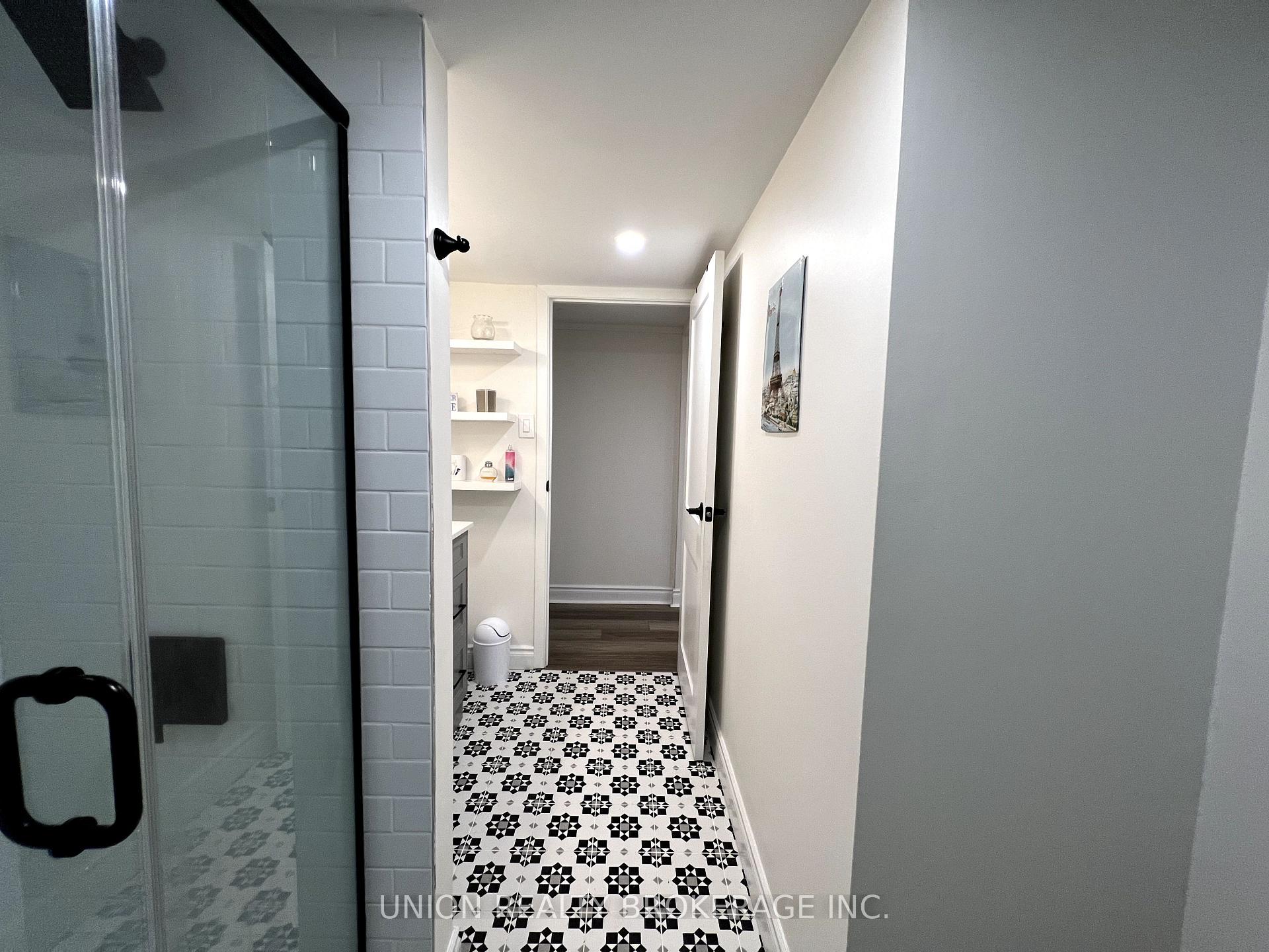 Photo 5 of Unit Lower, 18 Elmer Avenue, Toronto, The Beaches — HOMEH