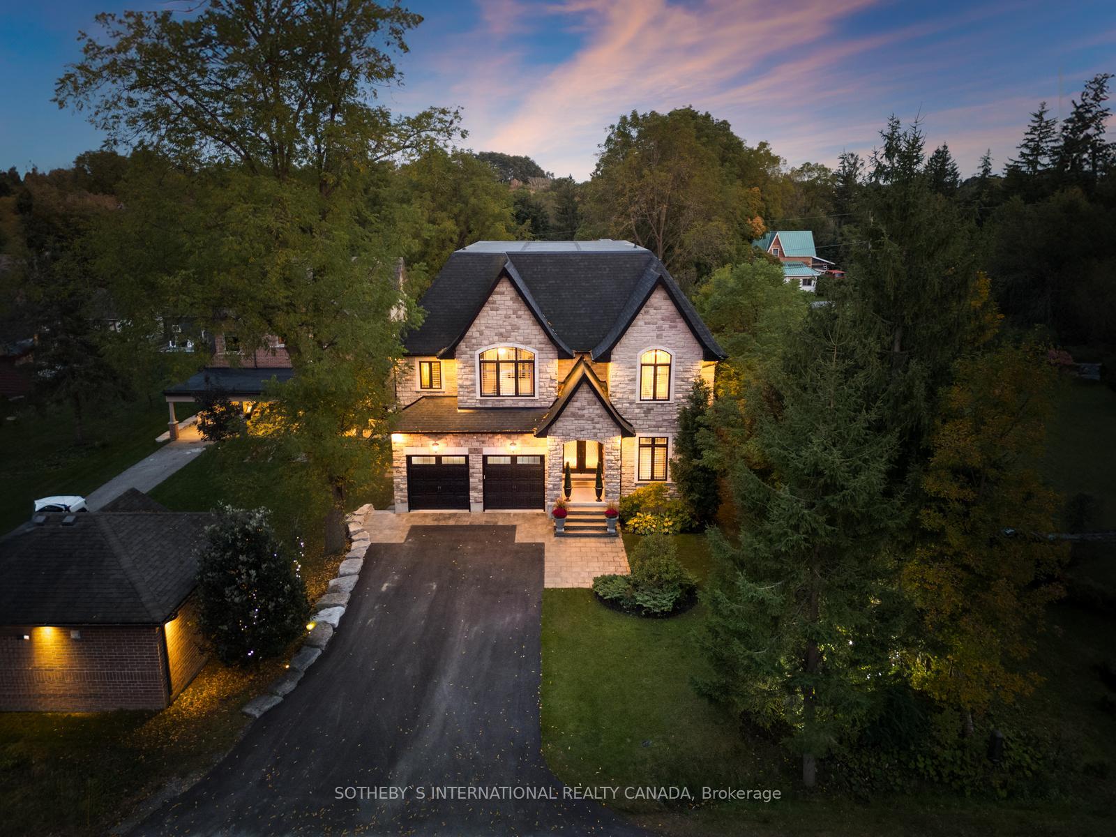 Photo 1 of 35 Victoria Street, King, Schomberg — HOMEH