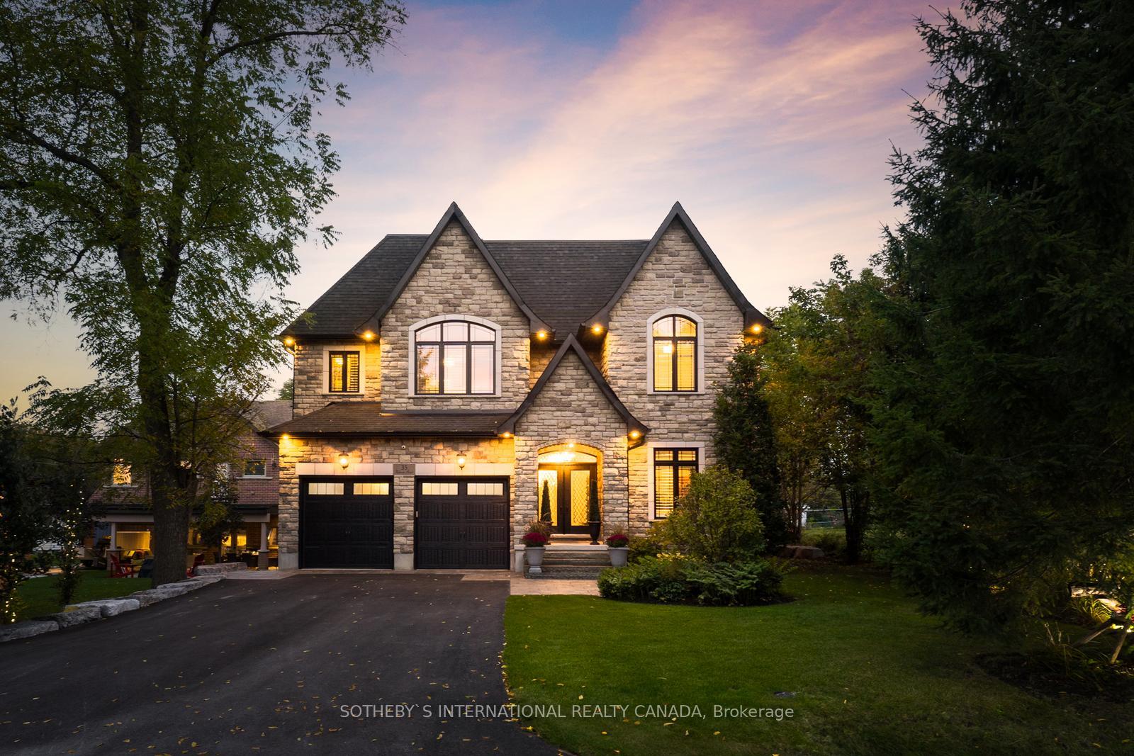 Photo 2 of 35 Victoria Street, King, Schomberg — HOMEH