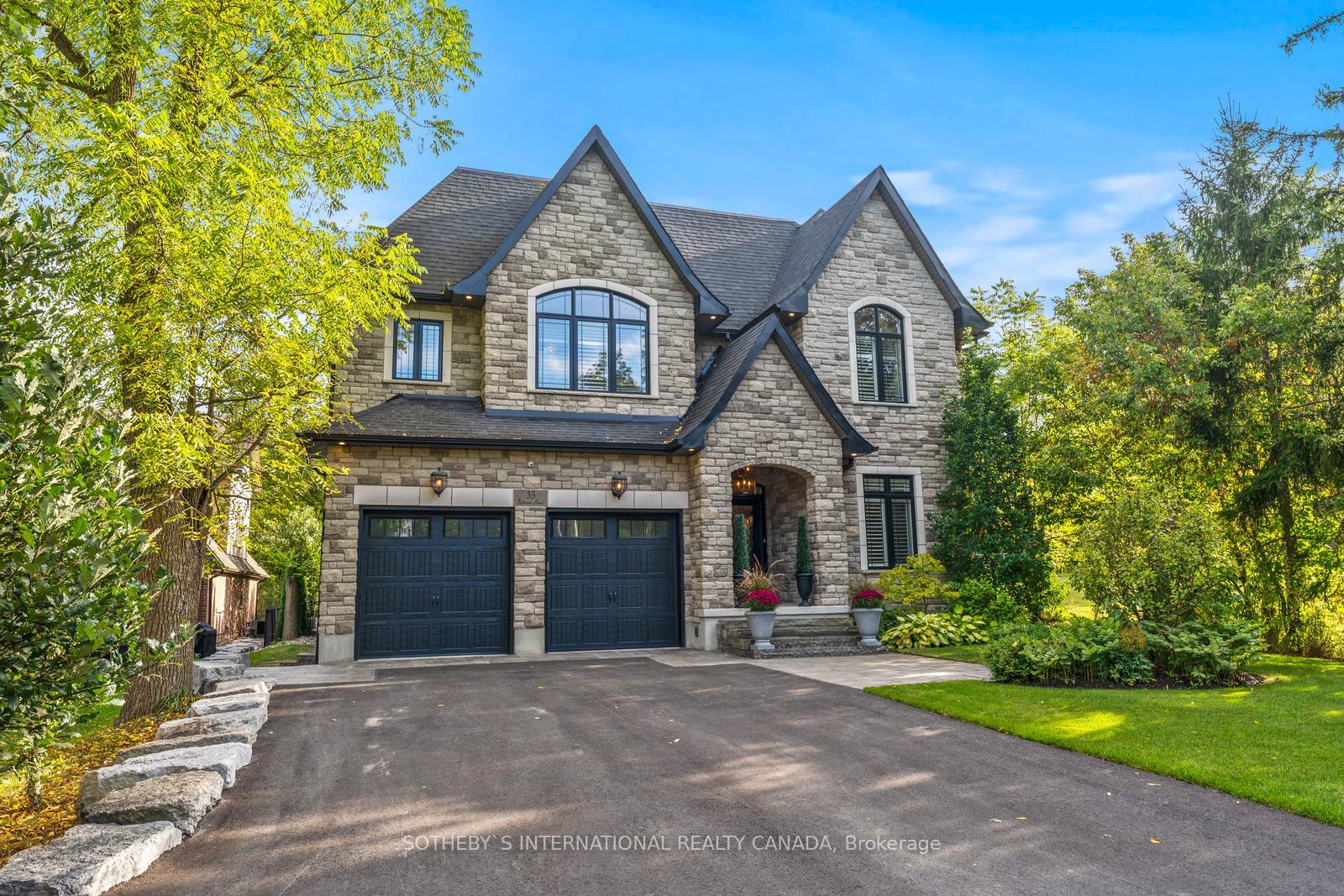 Photo 3 of 35 Victoria Street, King, Schomberg — HOMEH