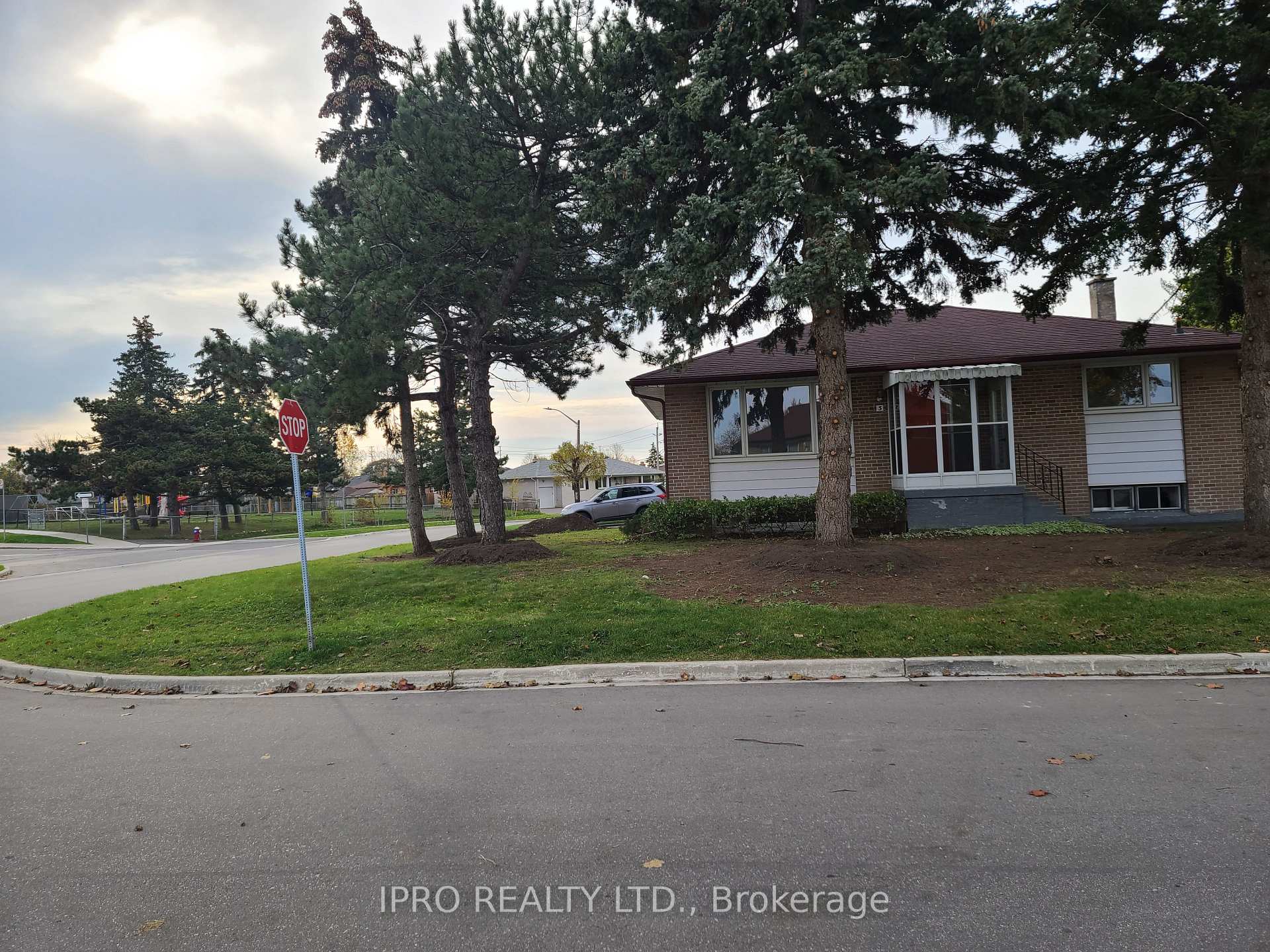 Photo 1 of 3 Cambridge Crescent, Brampton, Northwood Park — HOMEH
