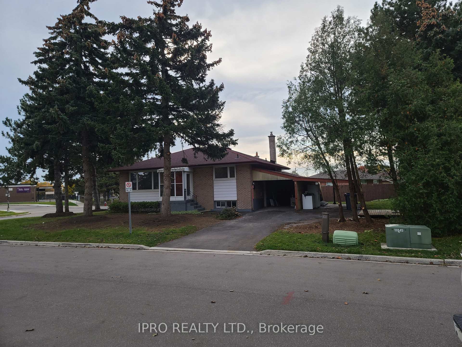 Photo 2 of 3 Cambridge Crescent, Brampton, Northwood Park — HOMEH