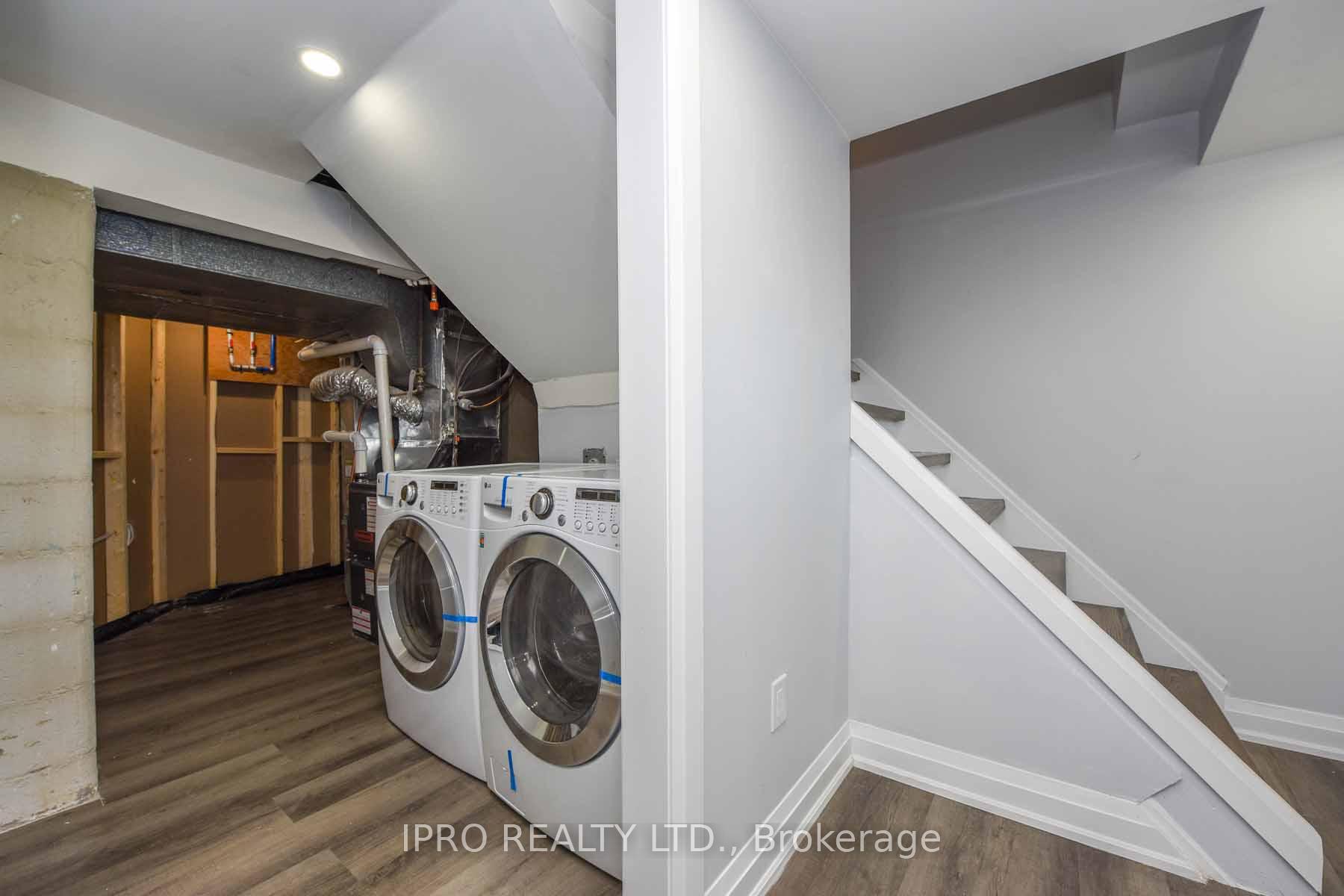 Photo 5 of 3 Cambridge Crescent, Brampton, Northwood Park — HOMEH