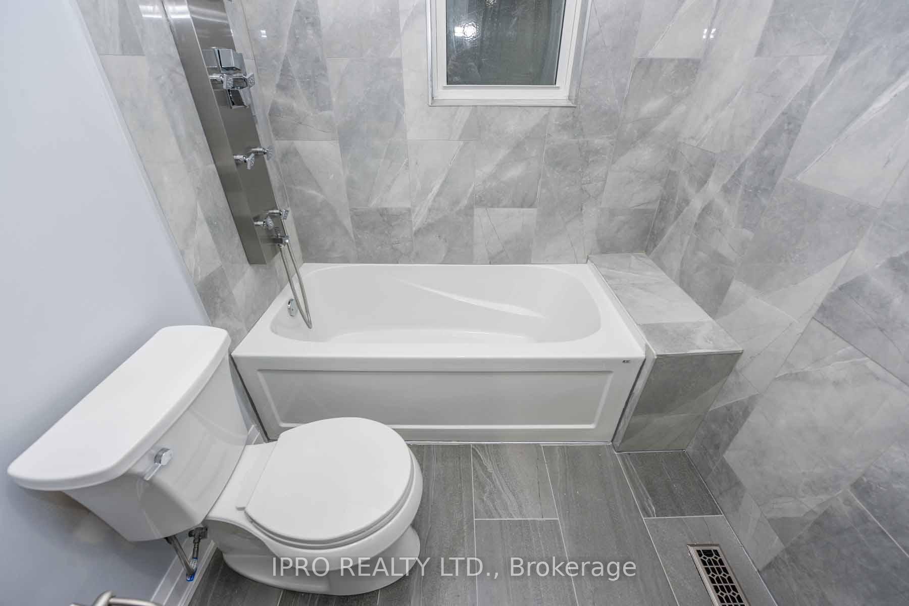 Photo 7 of 3 Cambridge Crescent, Brampton, Northwood Park — HOMEH