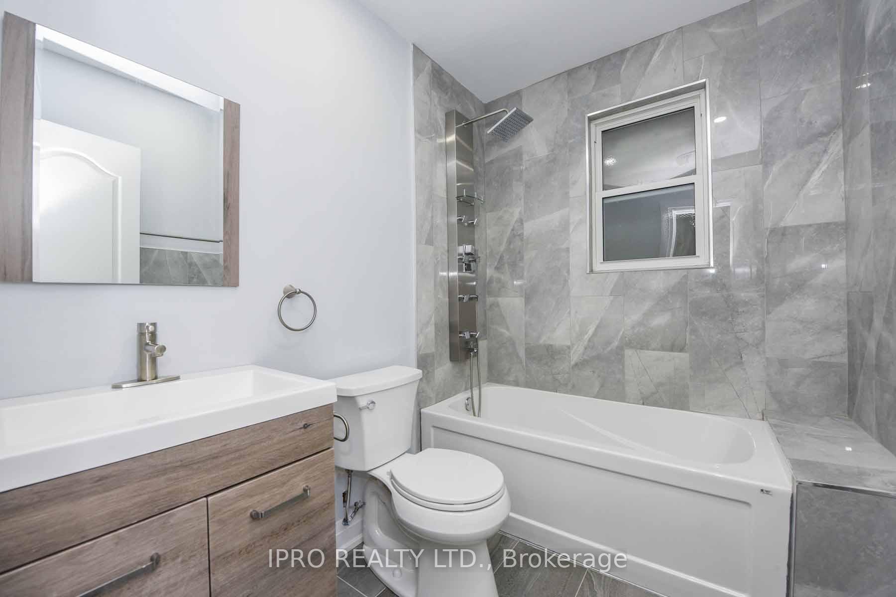 Photo 8 of 3 Cambridge Crescent, Brampton, Northwood Park — HOMEH