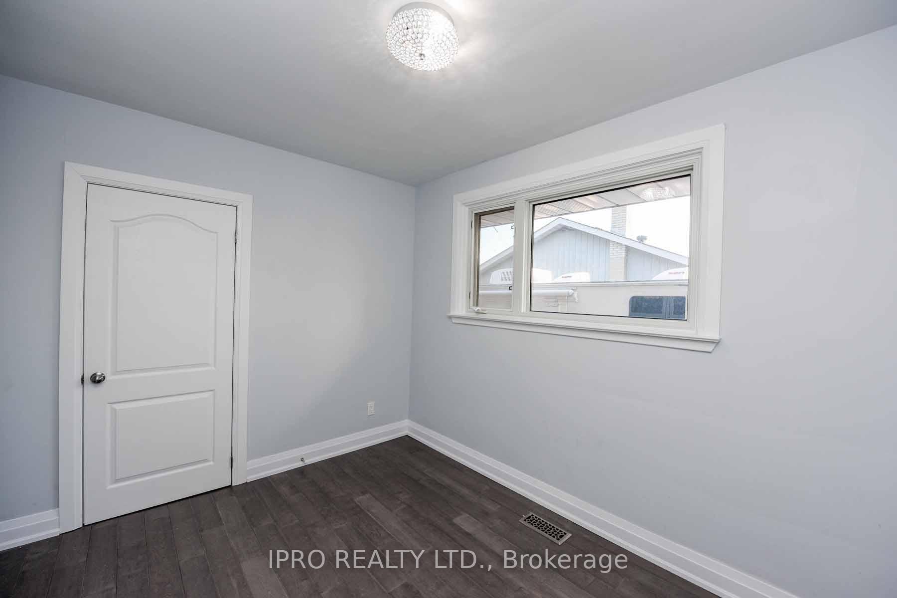 Photo 9 of 3 Cambridge Crescent, Brampton, Northwood Park — HOMEH