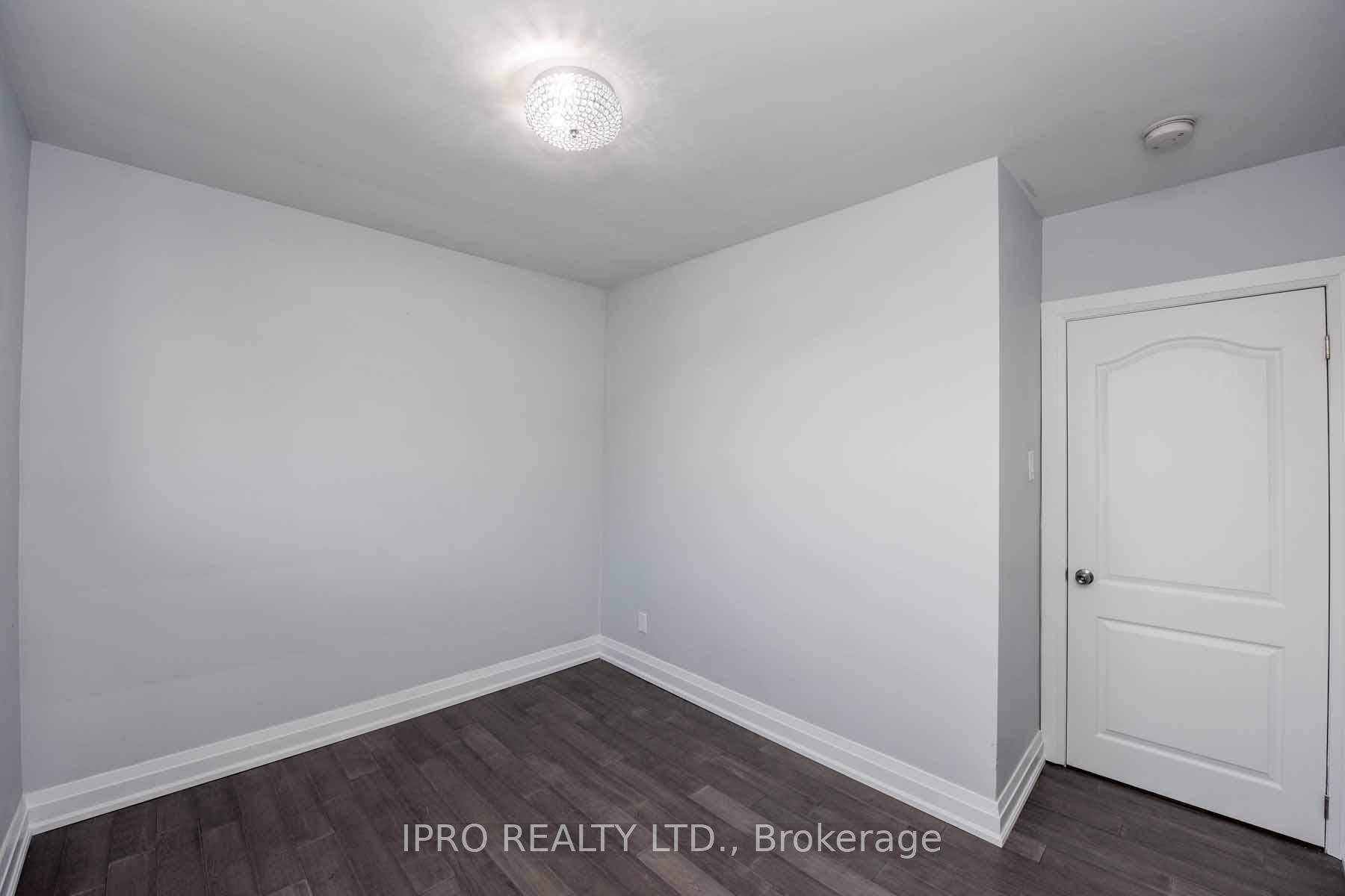 Photo 10 of 3 Cambridge Crescent, Brampton, Northwood Park — HOMEH