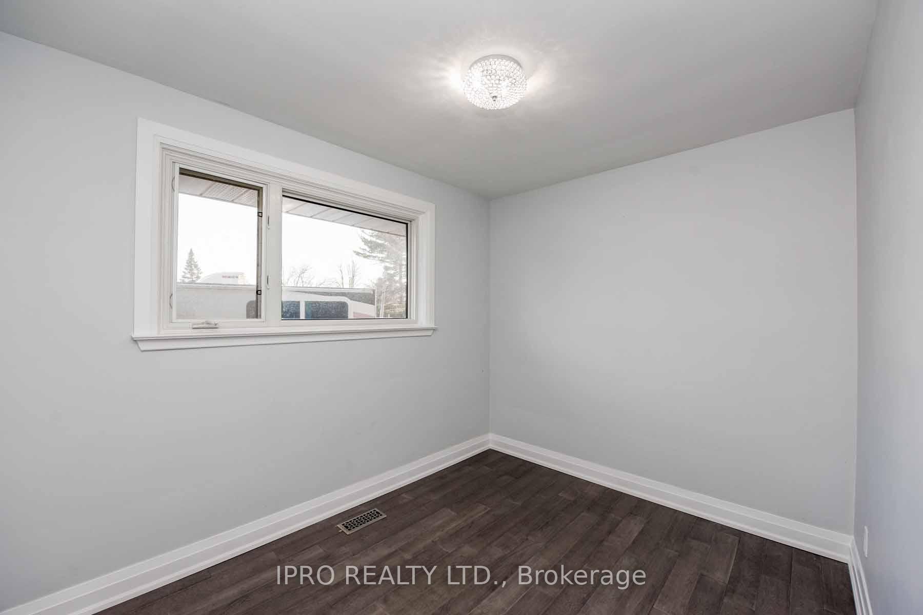 Photo 11 of 3 Cambridge Crescent, Brampton, Northwood Park — HOMEH