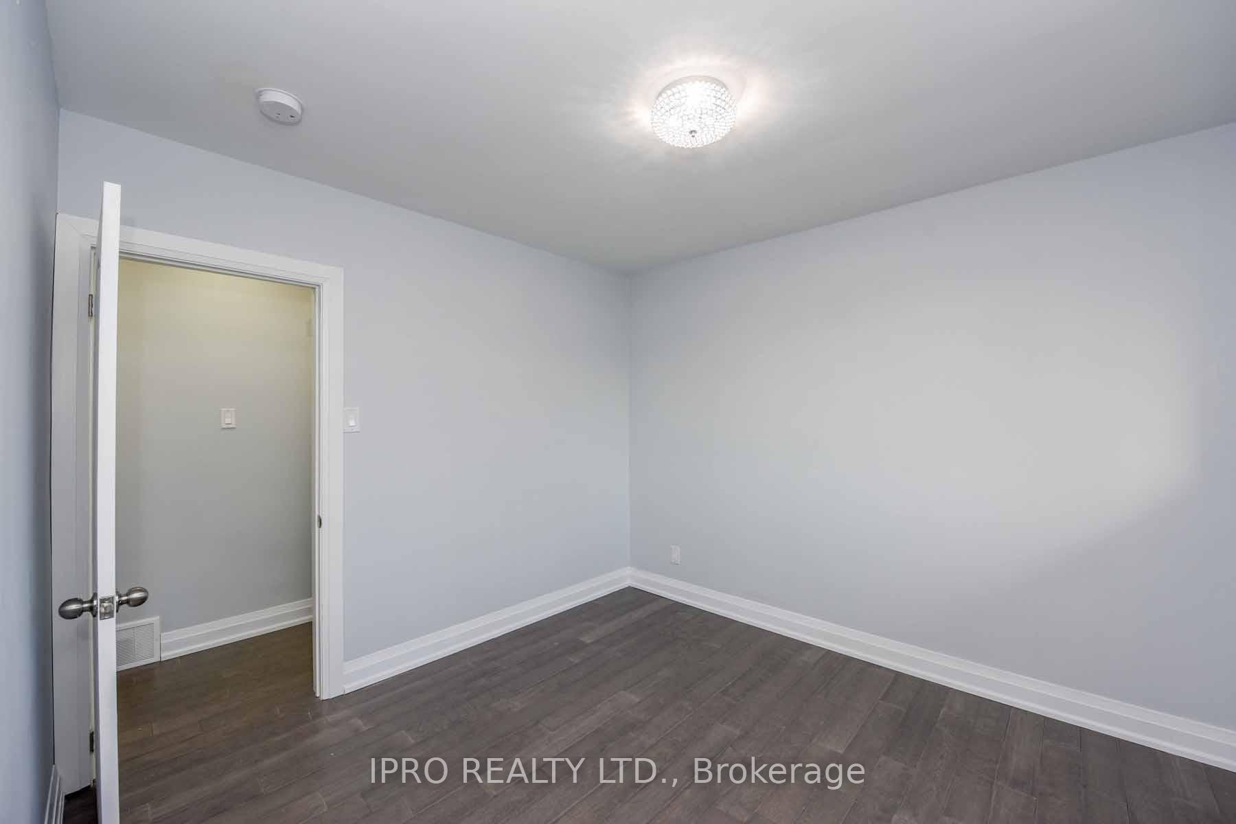 Photo 12 of 3 Cambridge Crescent, Brampton, Northwood Park — HOMEH