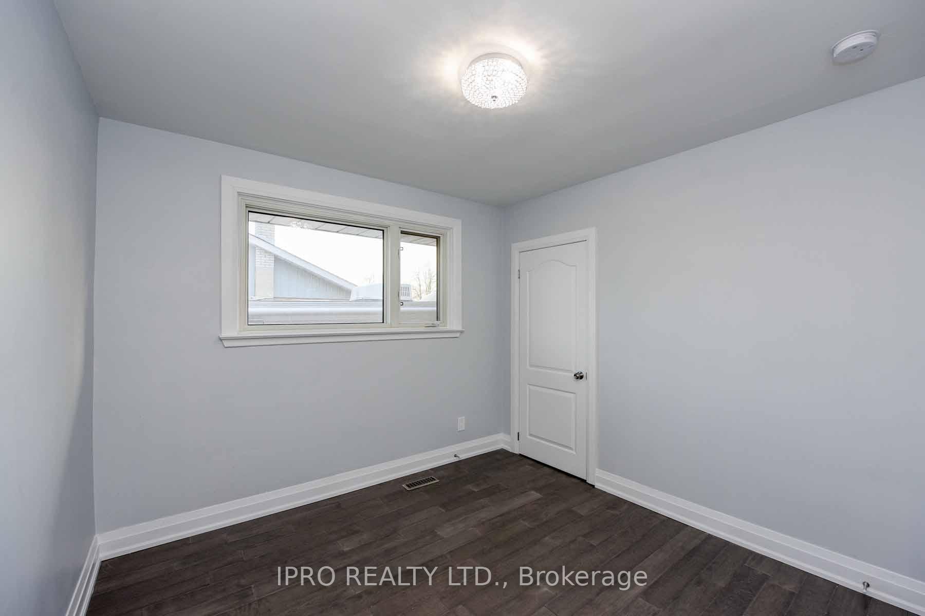 Photo 14 of 3 Cambridge Crescent, Brampton, Northwood Park — HOMEH