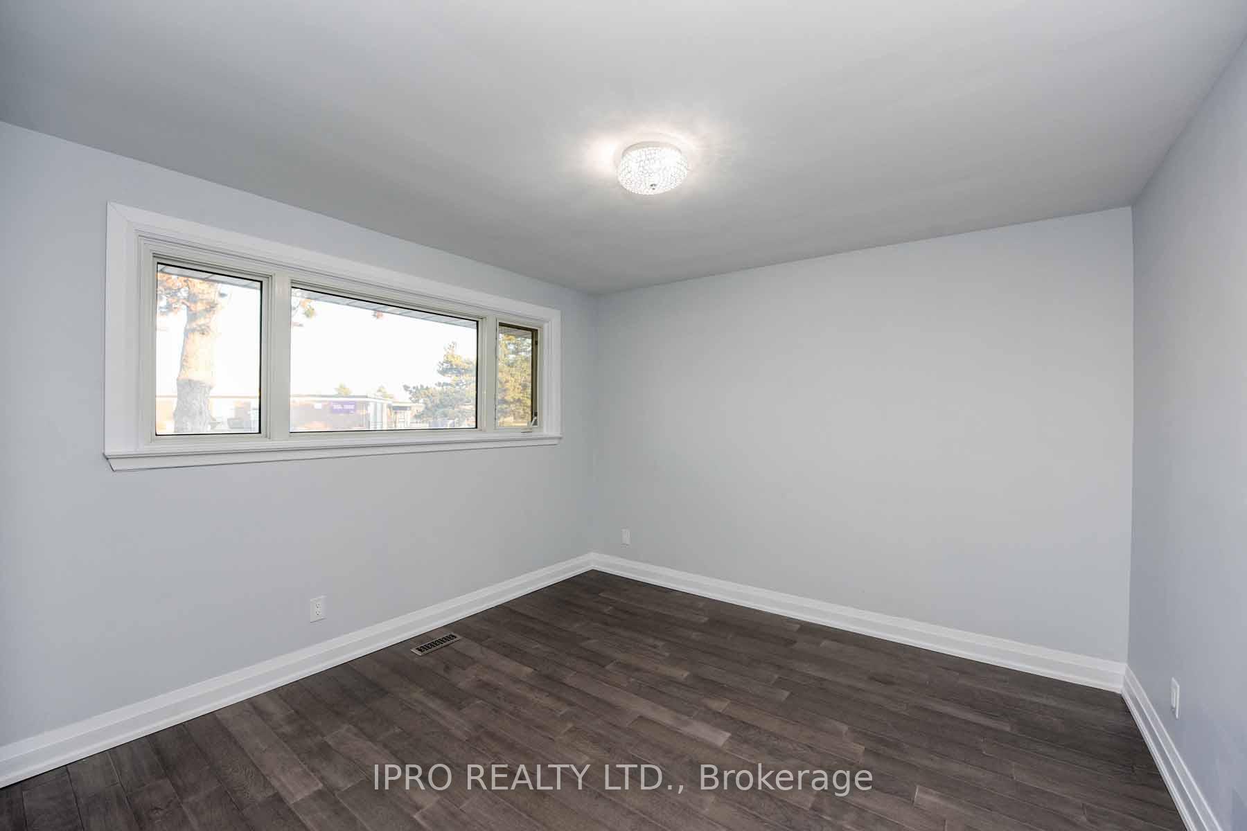 Photo 16 of 3 Cambridge Crescent, Brampton, Northwood Park — HOMEH