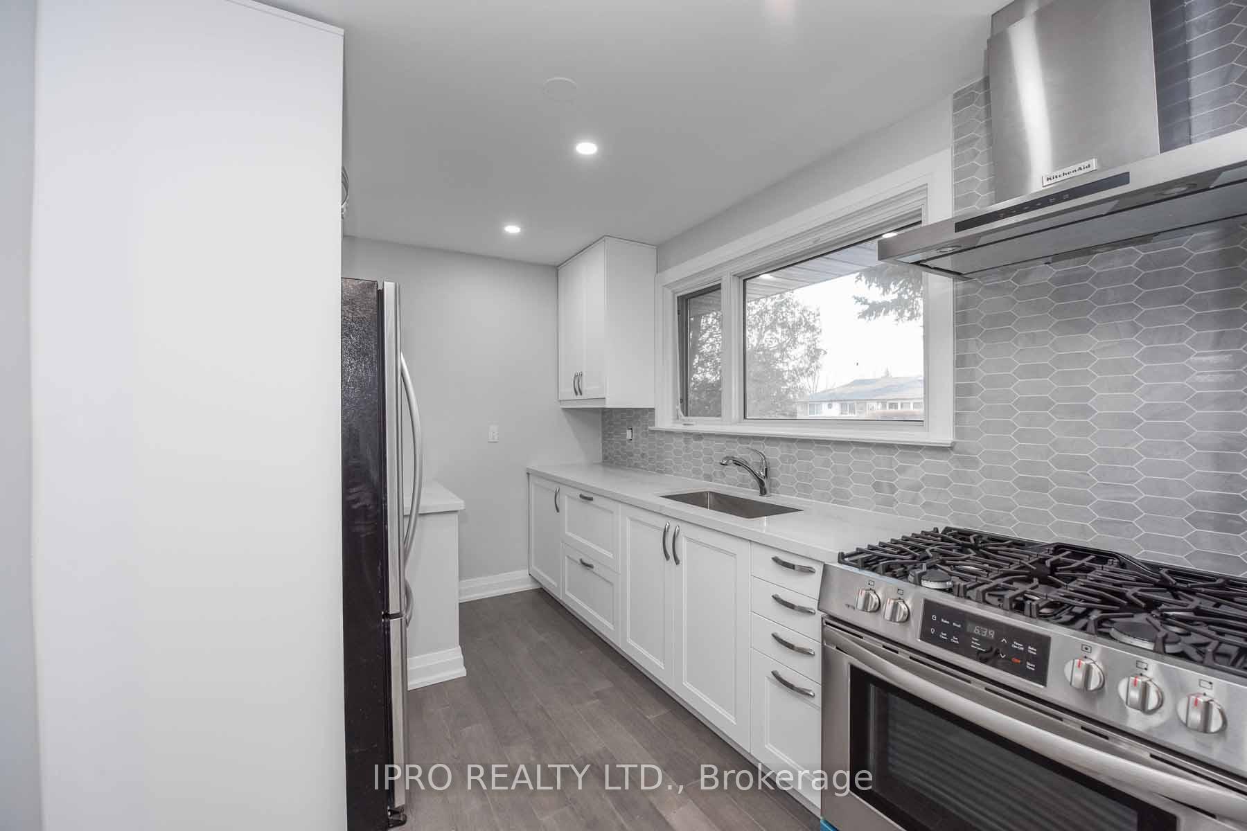 Photo 17 of 3 Cambridge Crescent, Brampton, Northwood Park — HOMEH