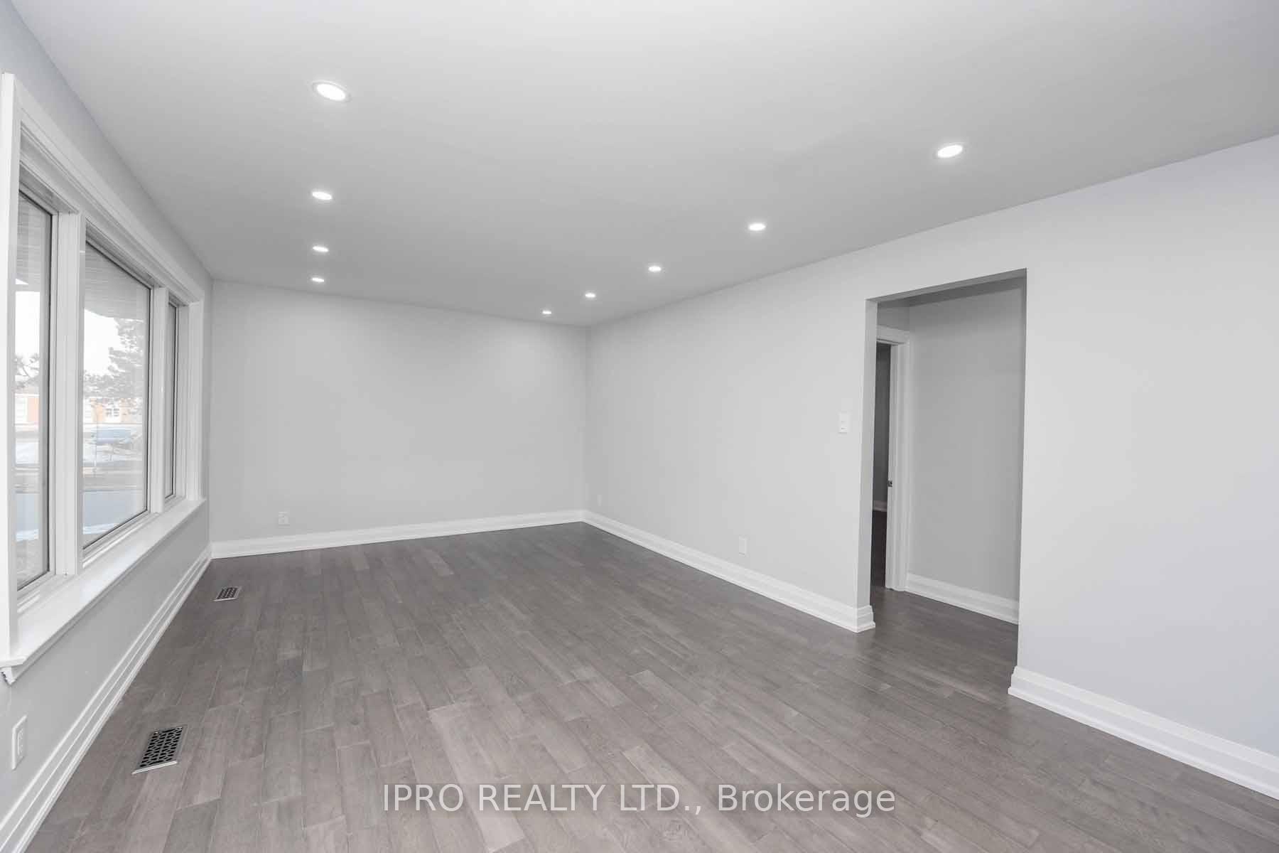 Photo 21 of 3 Cambridge Crescent, Brampton, Northwood Park — HOMEH