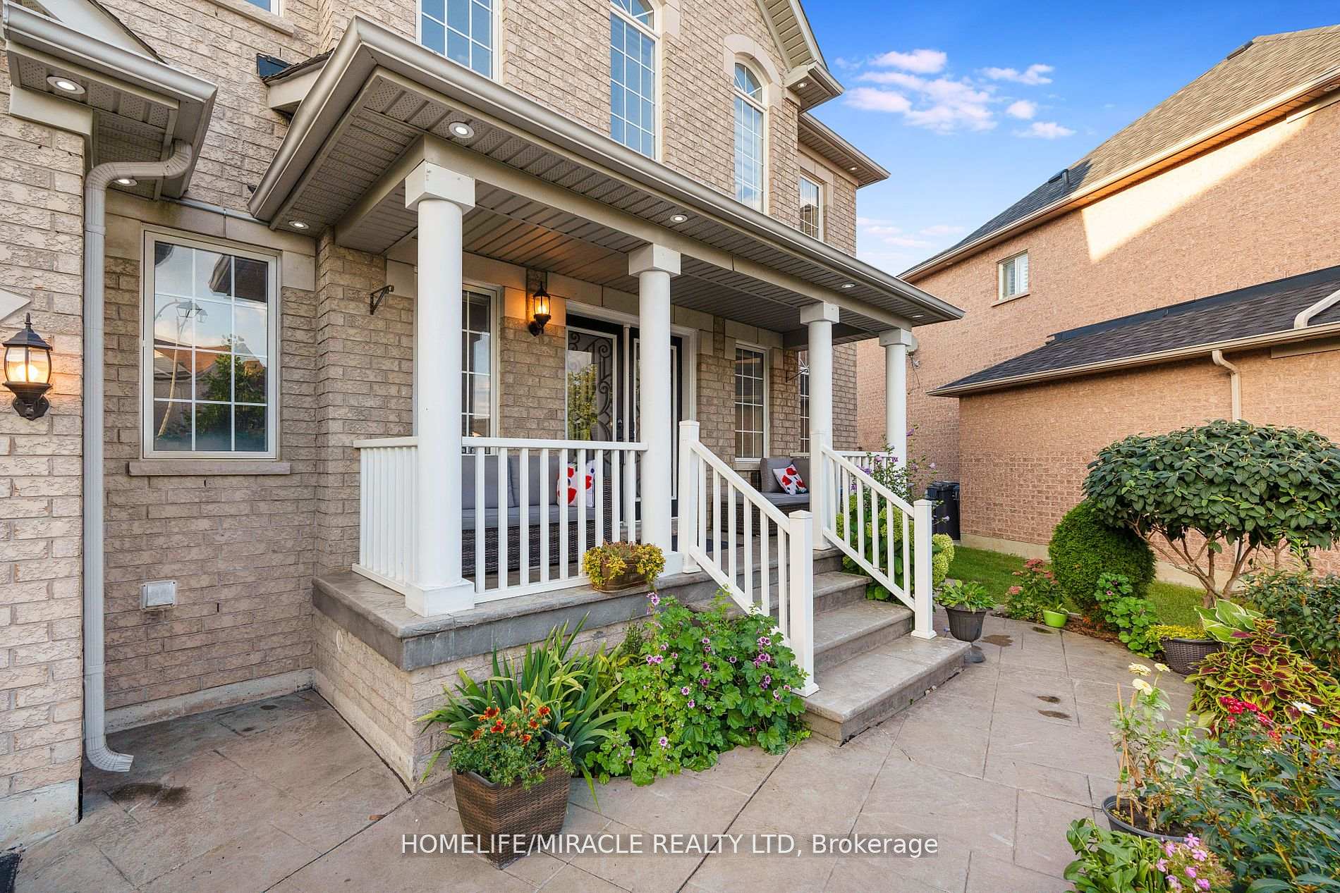 Photo 2 of 46 Amboise Crescent, Brampton, Fletcher's Meadow — HOMEH