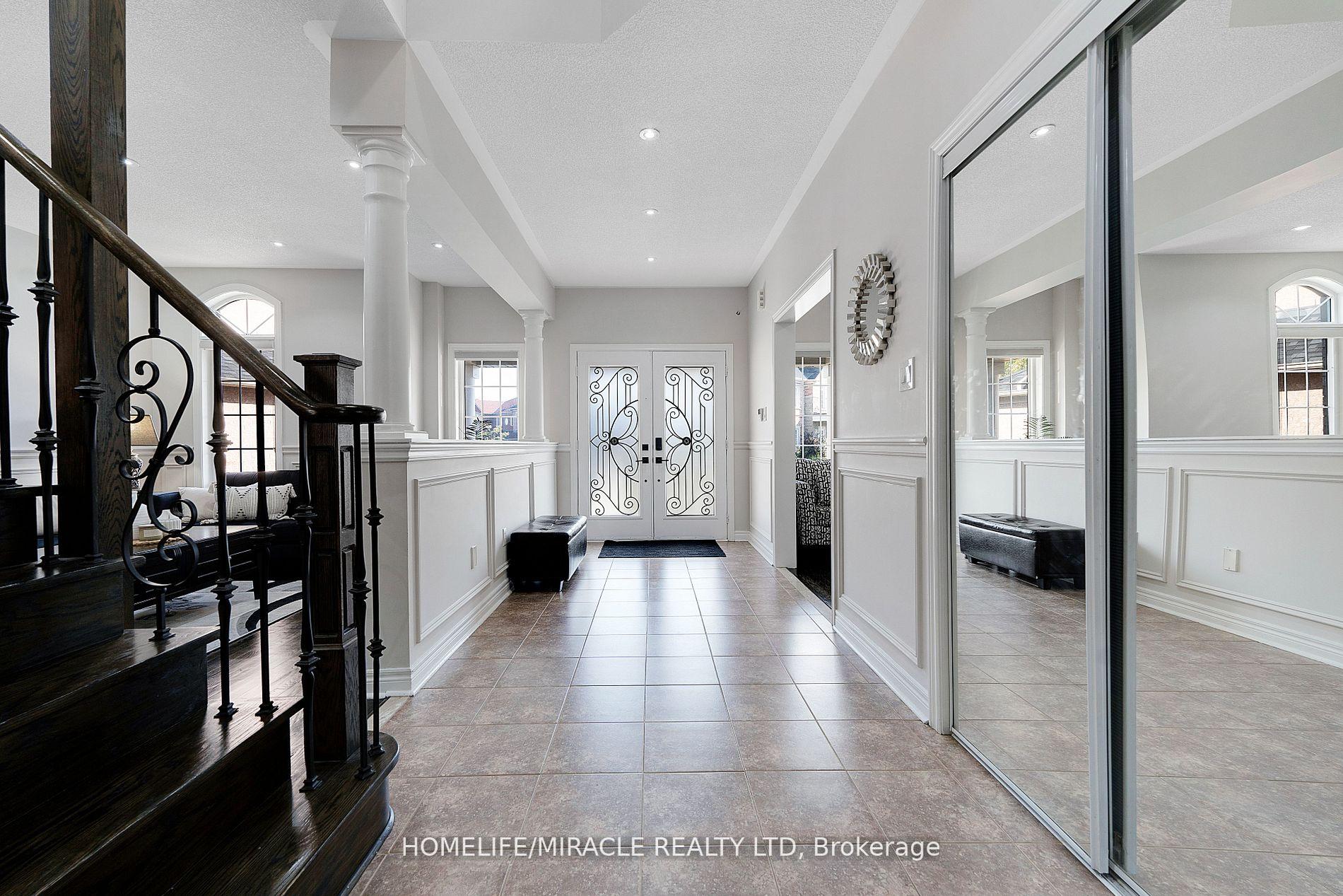 Photo 3 of 46 Amboise Crescent, Brampton, Fletcher's Meadow — HOMEH