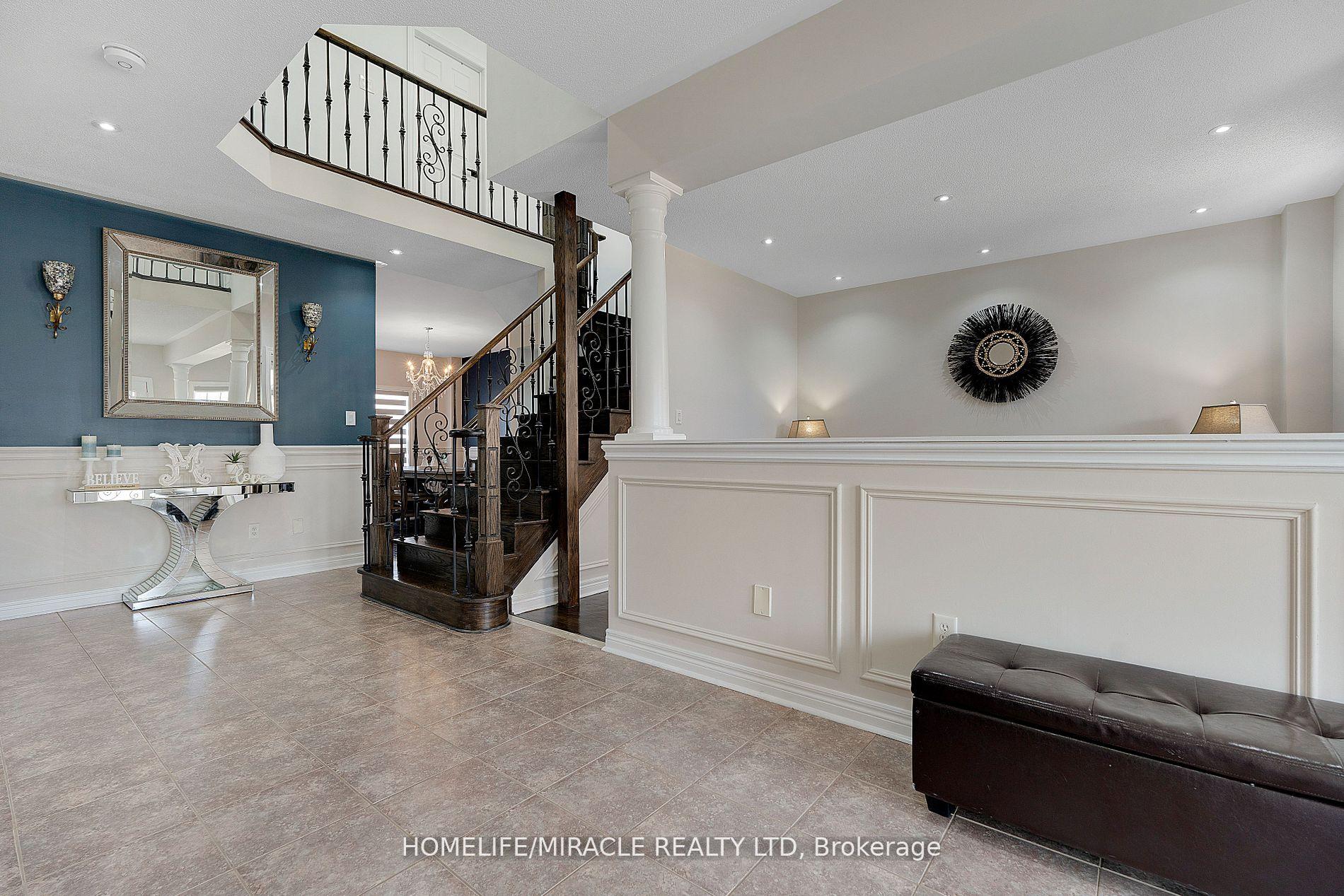 Photo 5 of 46 Amboise Crescent, Brampton, Fletcher's Meadow — HOMEH